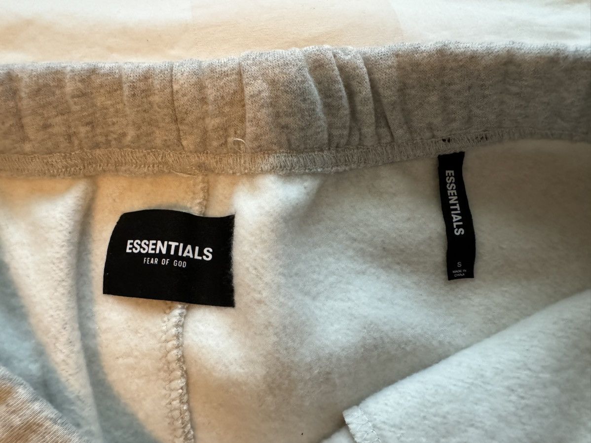 Essentials × Fear of God Sweat Shorts Light Heather Grey Size US 30 / EU 46 - 7 Thumbnail