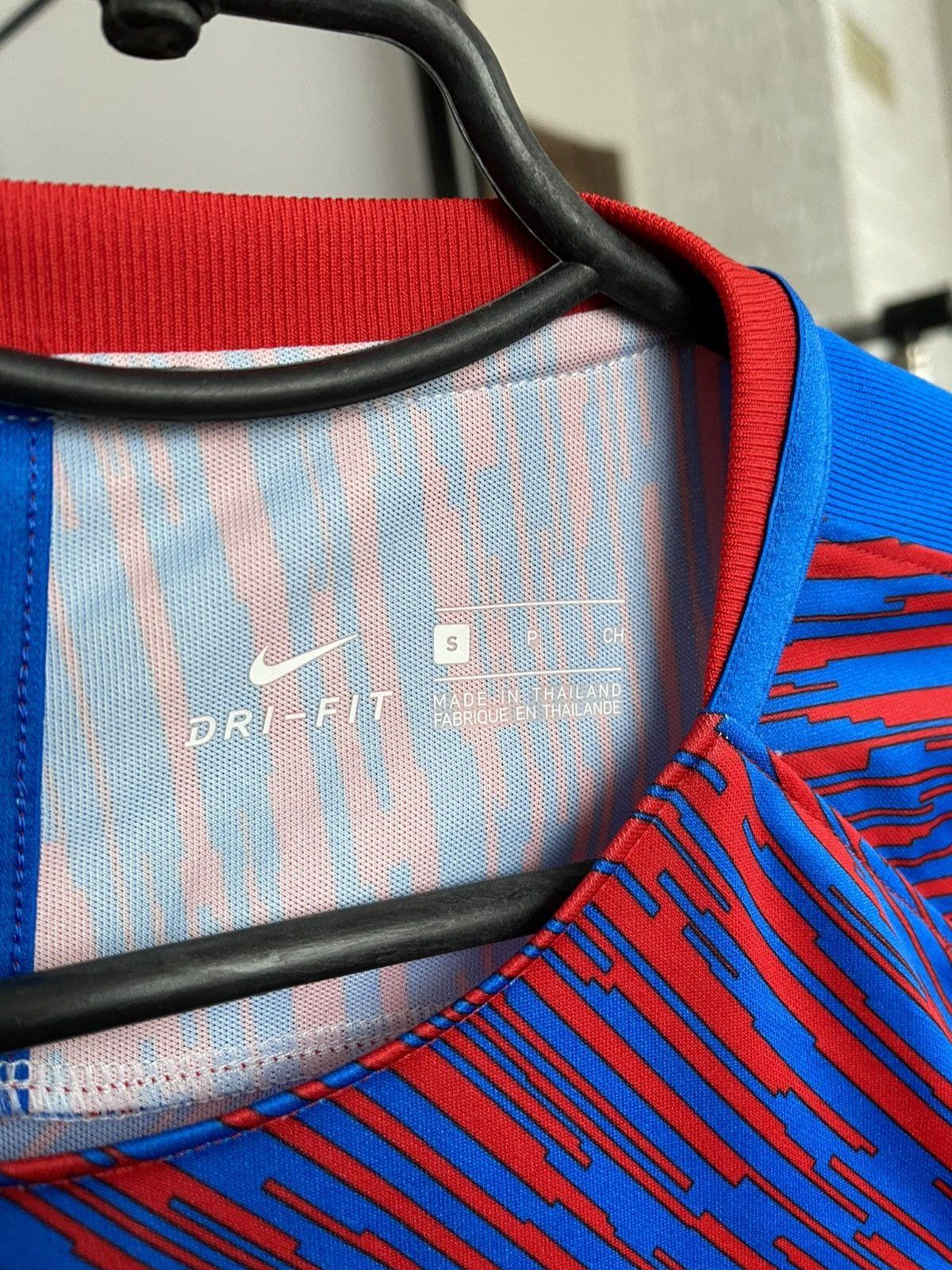 Other 2017/2018 Nike FC Barcelona Training Soccer Jersey T-Shirt Size US S / EU 44-46 / 1 - 9 Thumbnail