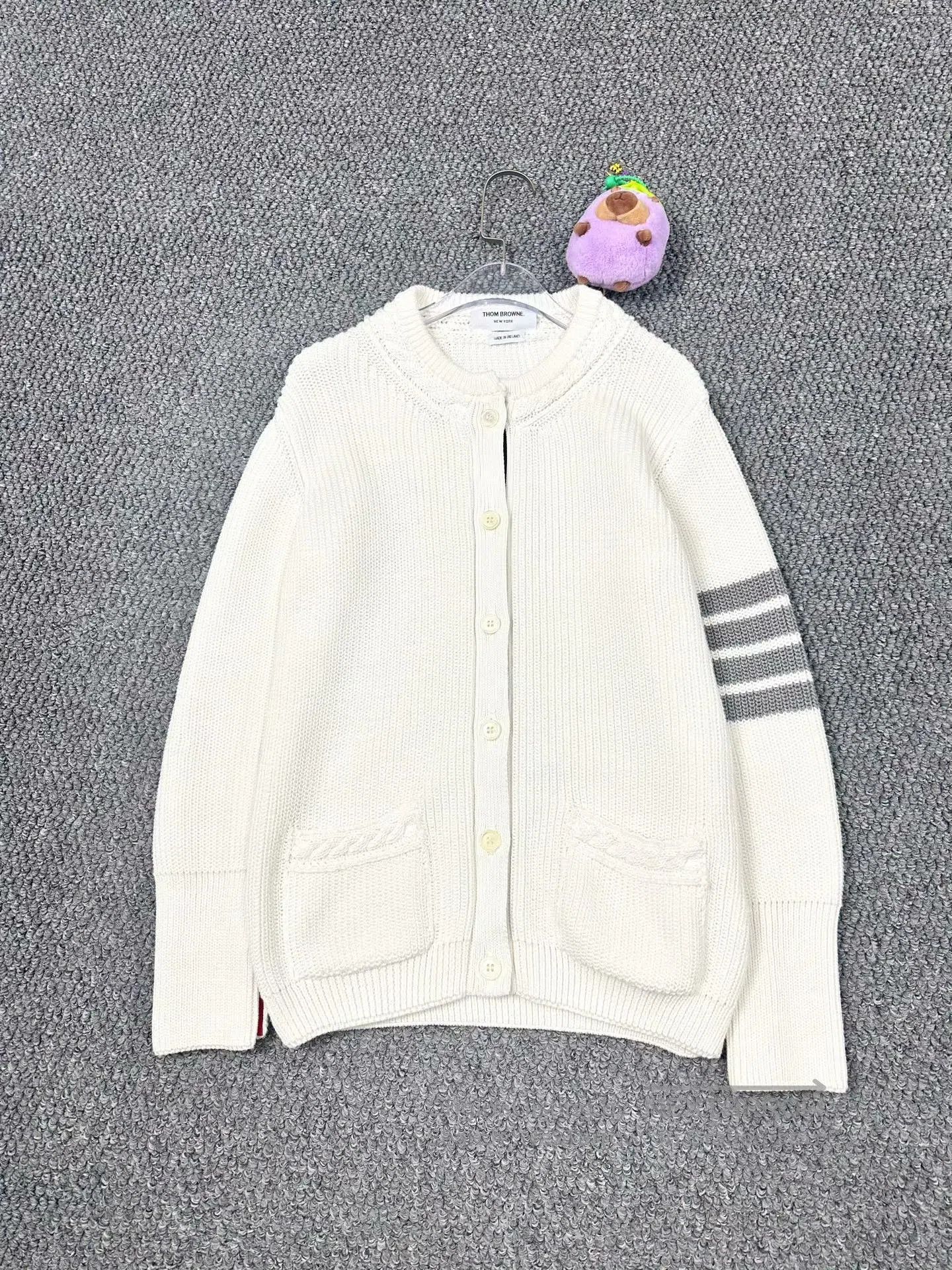 Thom Browne Thom Browne White Classic Four-Stripe Single Breasted Knit Size XS / US 0-2 / IT 36-38 - 1 Thumbnail