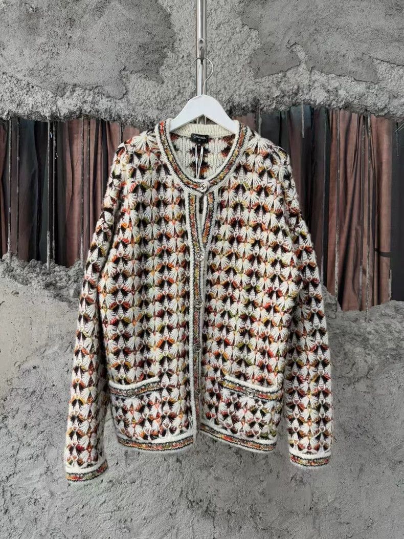 Chanel Chanel White gold double C silver buckle wool cardigan coa Size XS / US 0-2 / IT 36-38 - 1 Thumbnail