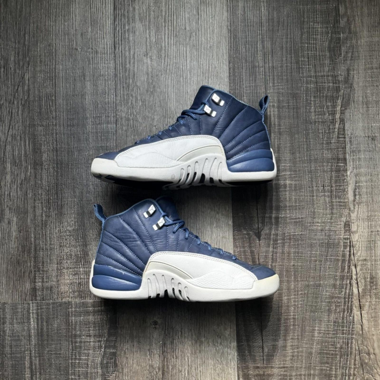 Nike NIKE • JORDAN 12 Retro GS "Indigo" (6M) Size US 6 / EU 39 - 3 Thumbnail