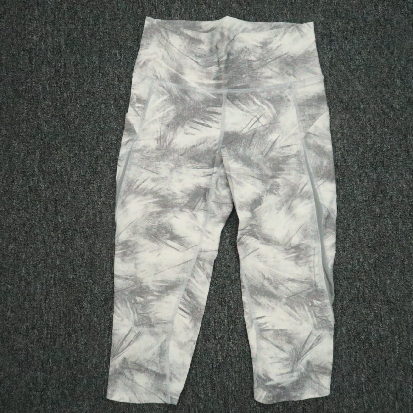 Lululemon VINTAGE Lululemon Leggings Womens 6 Pace Perfect Crop Breeze By White Light Cast 17" Size 28" / US 6 / IT 42 - 2 Thumbnail