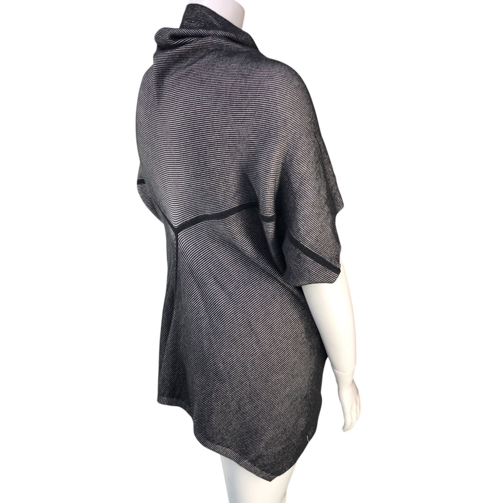 Lululemon Lululemon Womens Size OS Wrap Exaltation Cardigan Reversible Size ONE SIZE - 9 Thumbnail