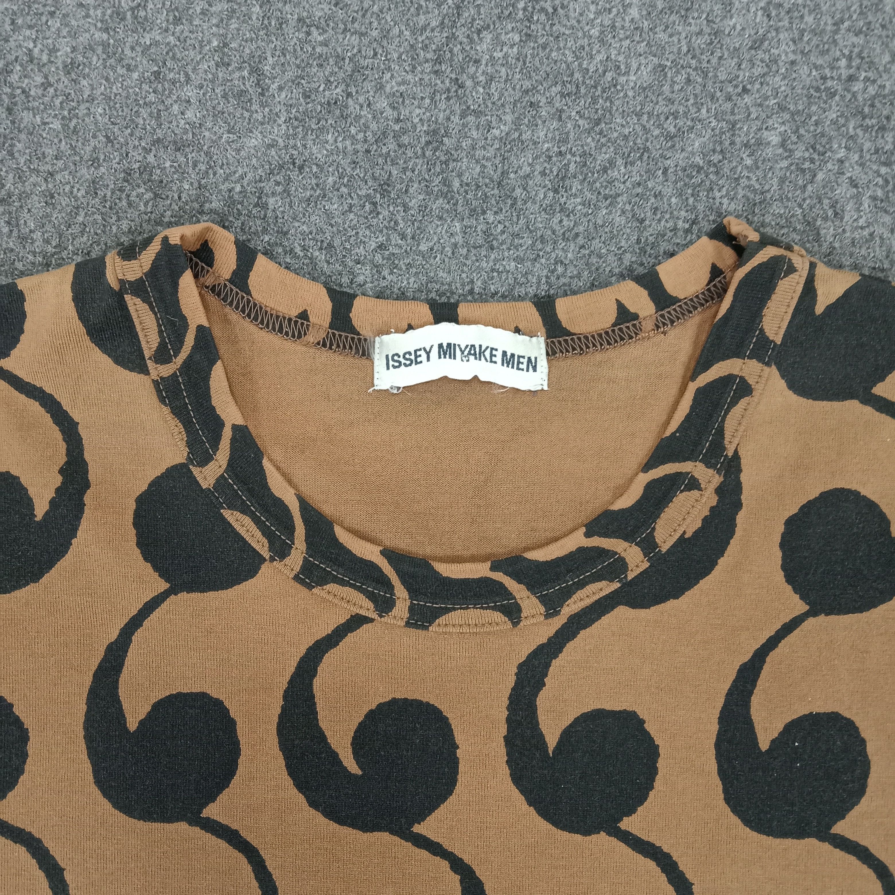 Issey Miyake × Japanese Brand × Vintage Issey Miyake Men Japanese Designer Tshirt Size US M / EU 48-50 / 2 - 2 Thumbnail