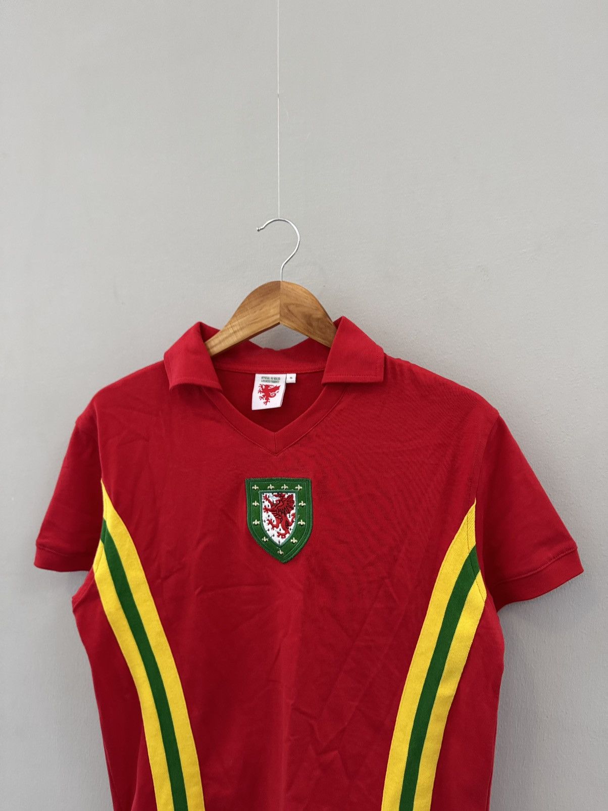 Other Wales Home Football Shirt Soccer Jersey #10 Size S Size US S / EU 44-46 / 1 - 2 Thumbnail