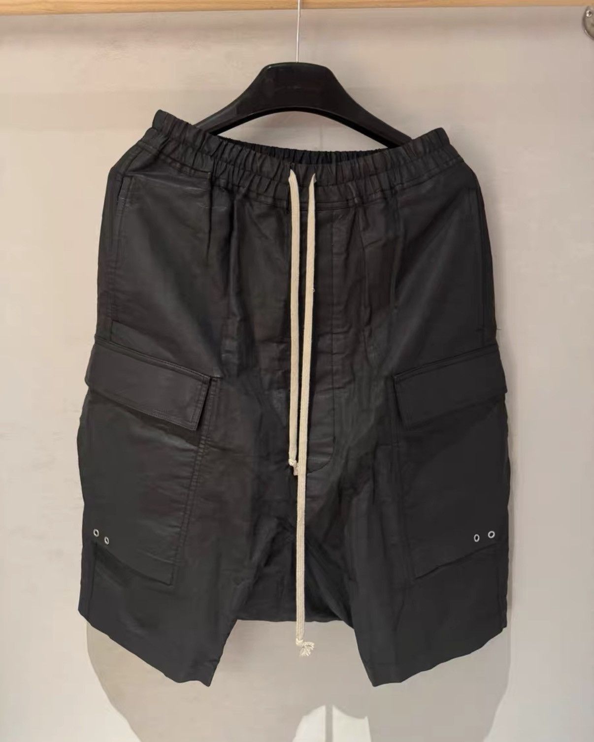 Rick Owens Rick Owens 25SS Mainline Cargo Pods Waxed Shorts Size US 30 / EU 46 - 1 Thumbnail