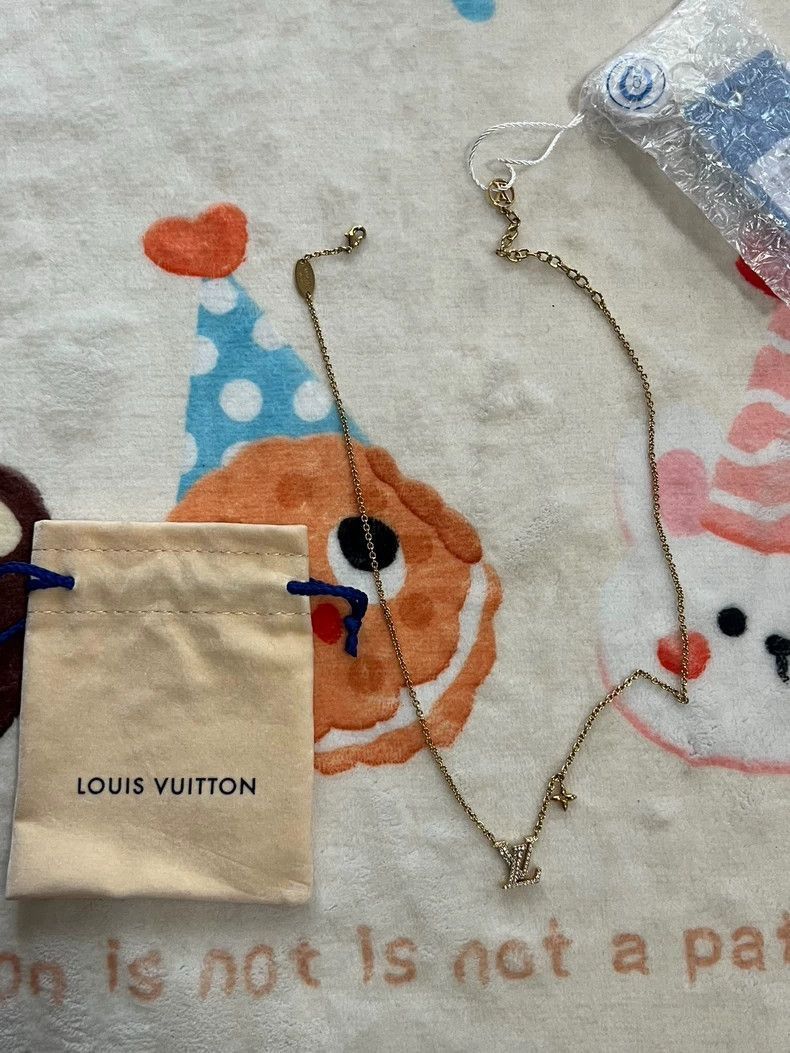 Louis Vuitton Louis Vuitton Louis Vuitton Necklace with Gold Chain and C Size ONE SIZE - 2 Thumbnail