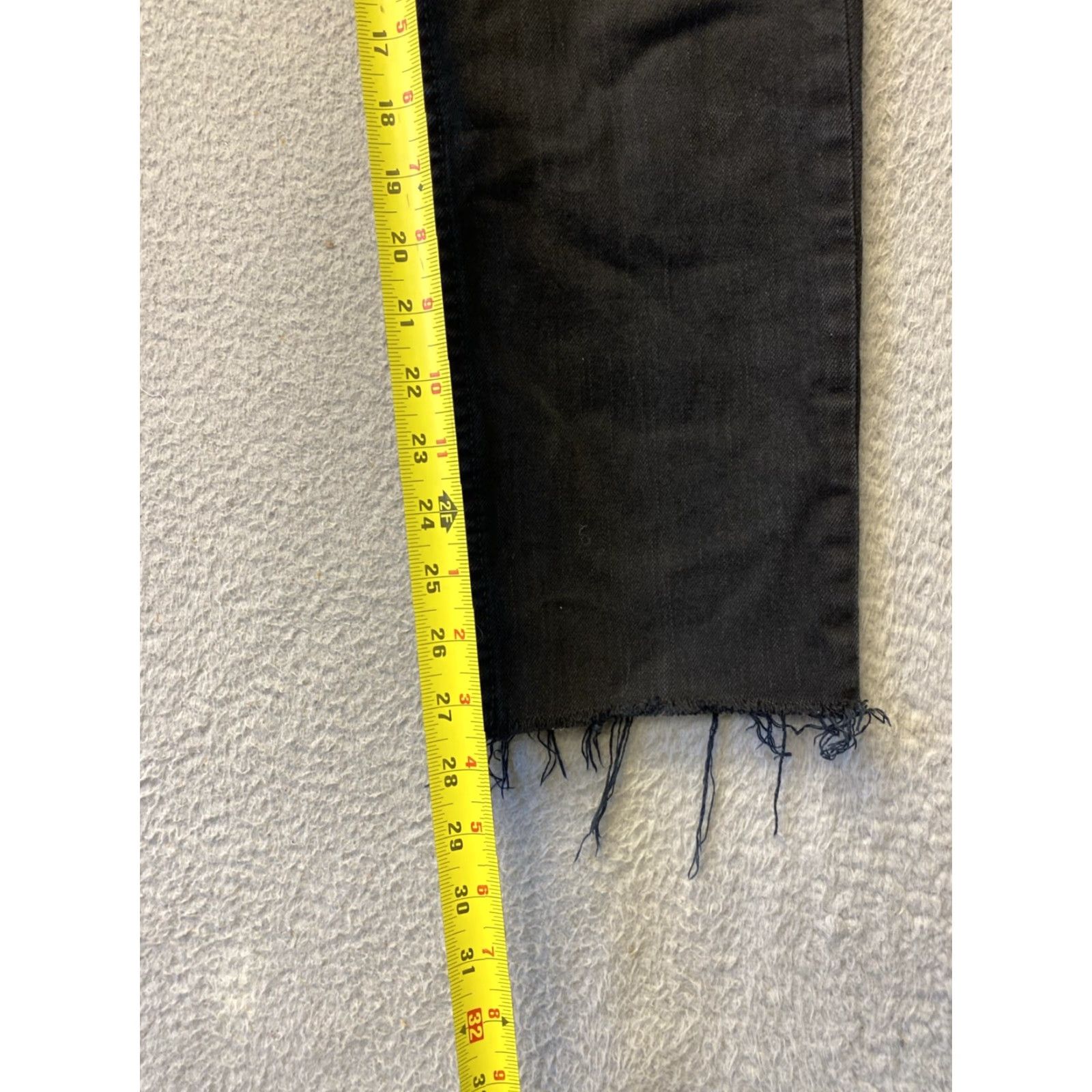 Levi's VINTAGE? No. But Levis 511 Jeans Mens 28x28 ACTUAL Black Slim Cut Hem /0424 Size US 28 / EU 44 - 5 Thumbnail