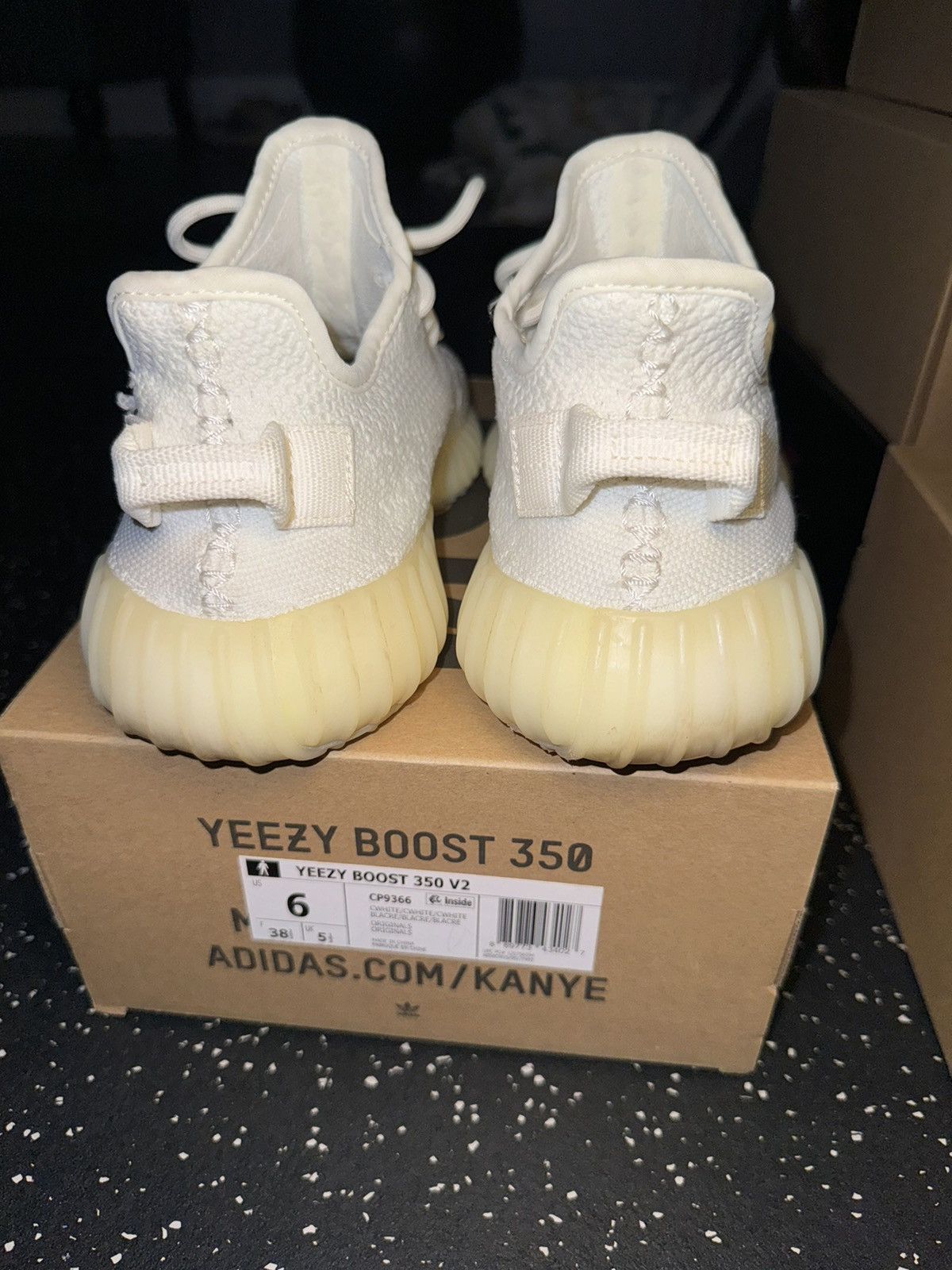 Adidas × Yeezy adidas Yeezy Boost 350 V2 in cream sz 6 Y Size US 6 / EU 39 - 2 Thumbnail