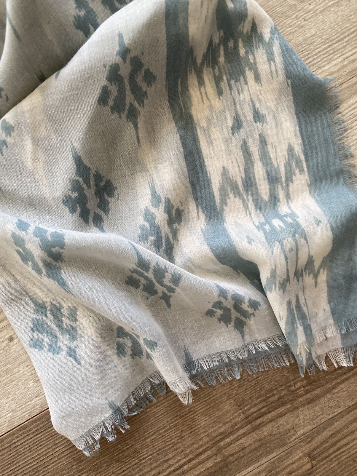 H&M H&M VERSATILE PRINTED SCARF WITH FRAYED ENDS Size ONE SIZE - 7 Thumbnail