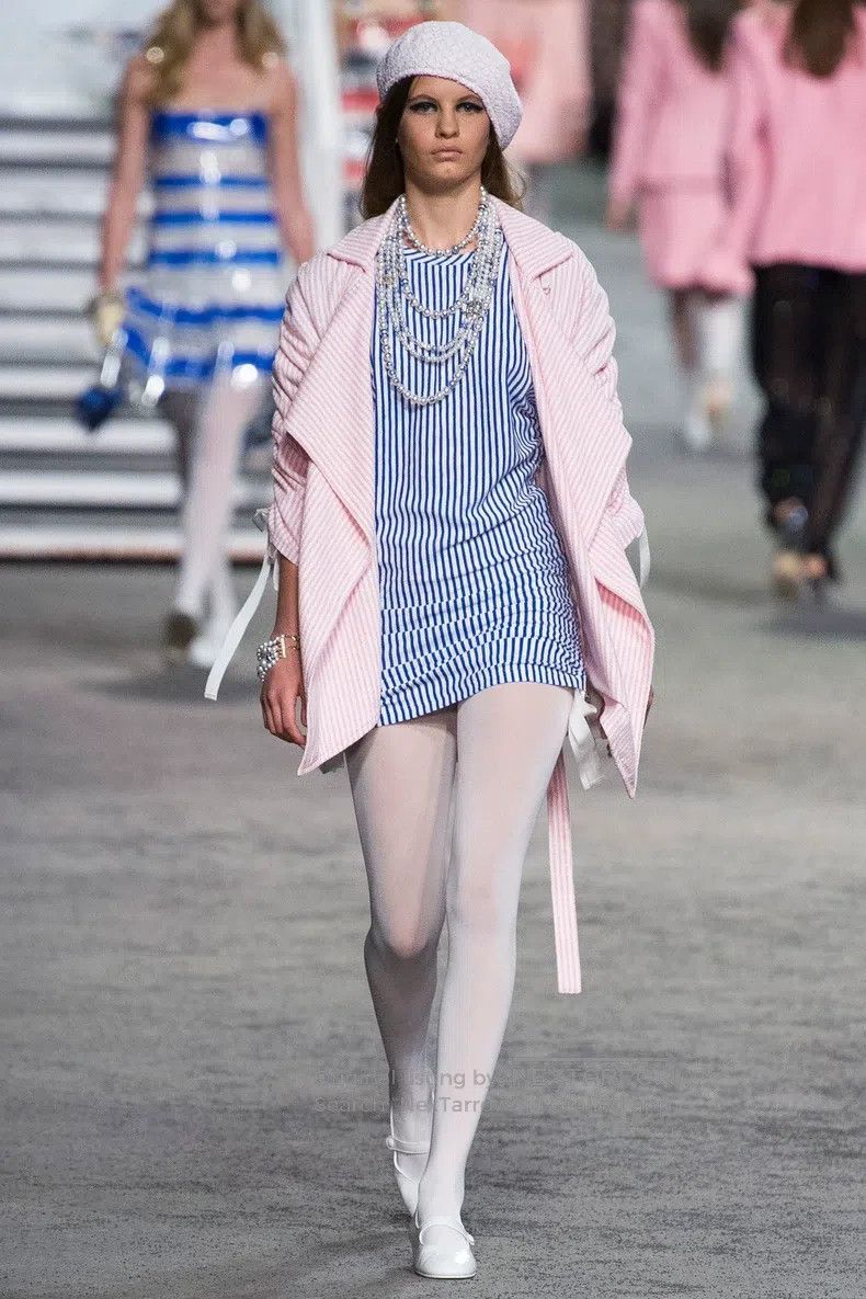 Chanel Chanel Cruise series pink and white striped tweed jacket Size XS / US 0-2 / IT 36-38 - 9 Thumbnail