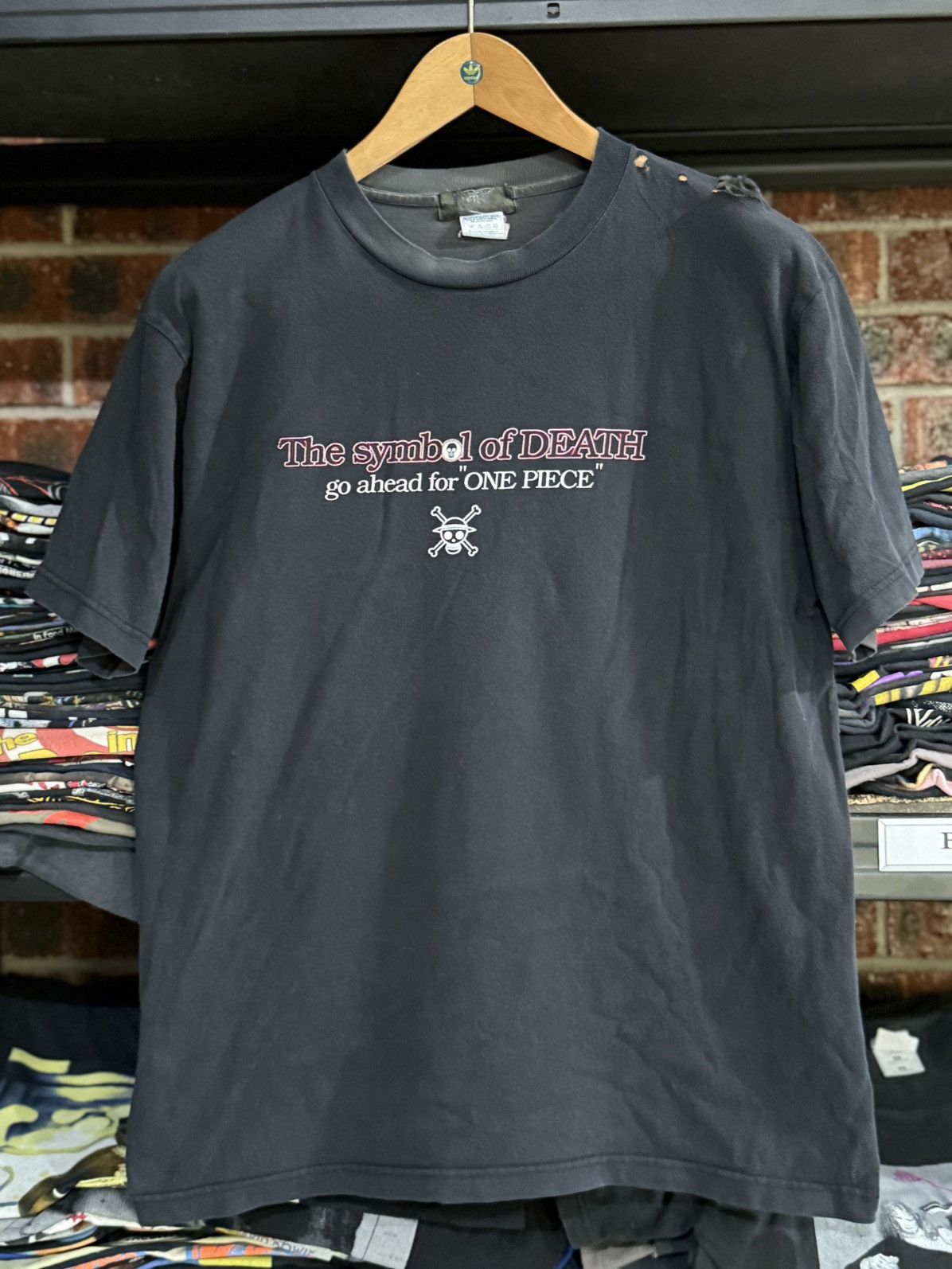 Anime × Vintage Thrashed Vintage One Piece The Symbol Of Death Logo Tee Size US L / EU 52-54 / 3 - 6 Thumbnail