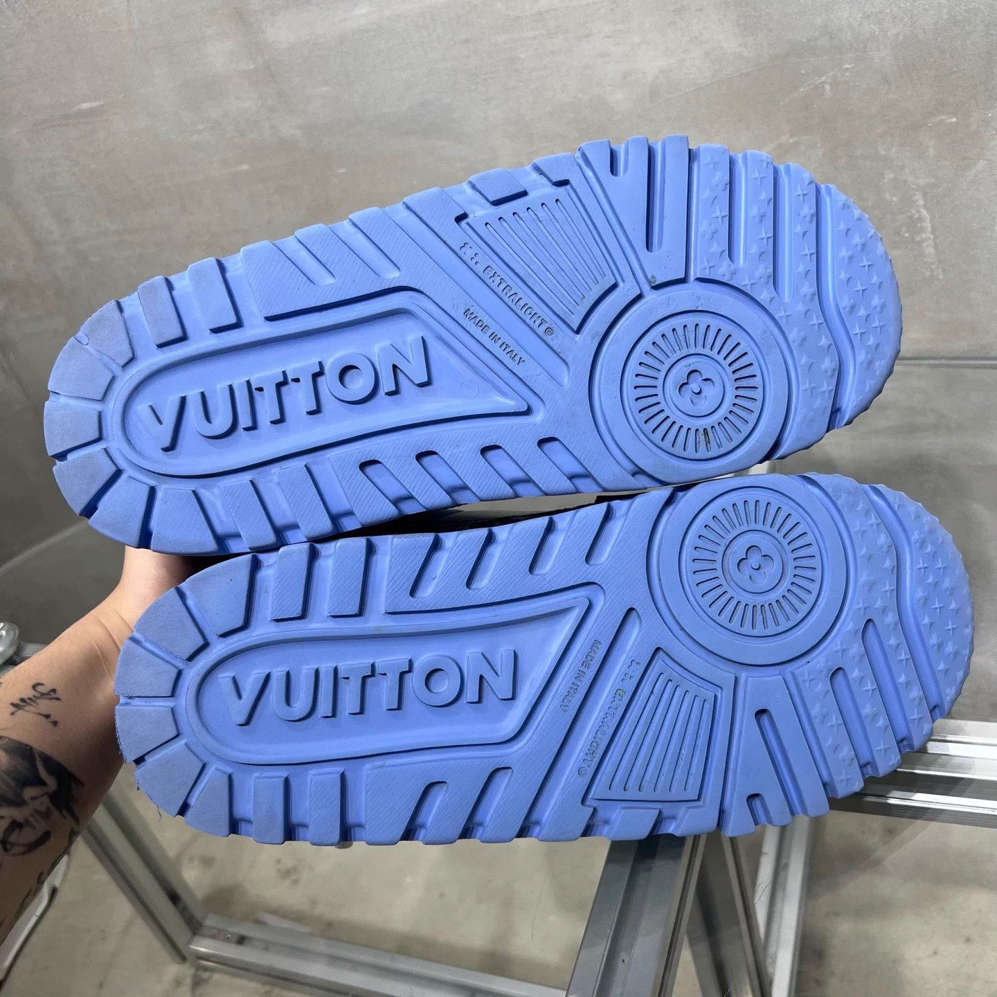 Louis Vuitton LV Trainer White Blue Denim Pudgy UK8 42 Size US 9 / EU 42 - 7 Thumbnail