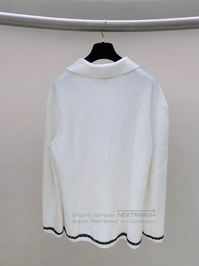 Chanel Chanel White No. 5 badge suit jacket Size XS / US 0-2 / IT 36-38 - 2 Thumbnail