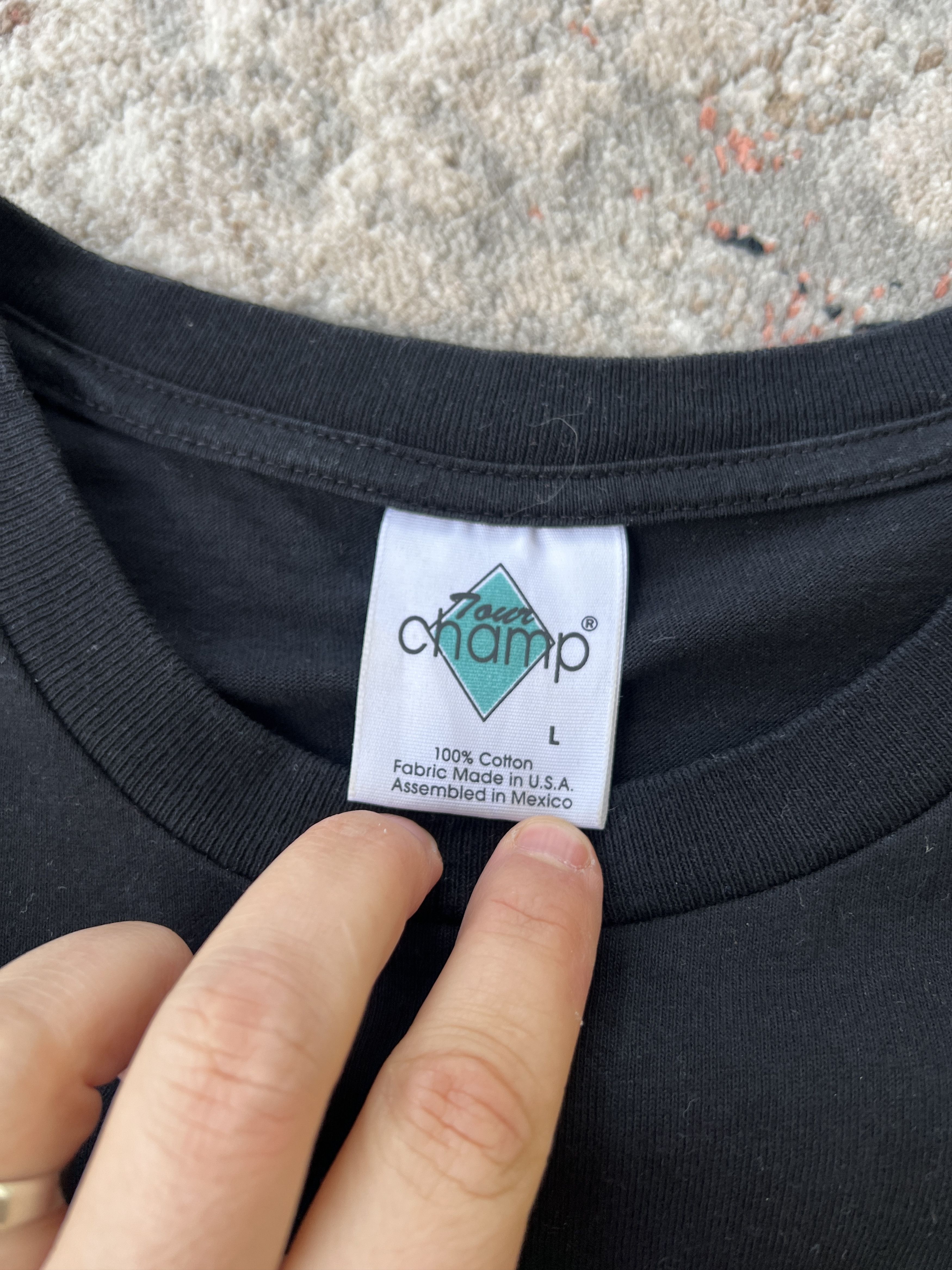 Vintage Year 2000 On the Edge of the Millenium Vintage Tee Size US L / EU 52-54 / 3 - 3 Thumbnail