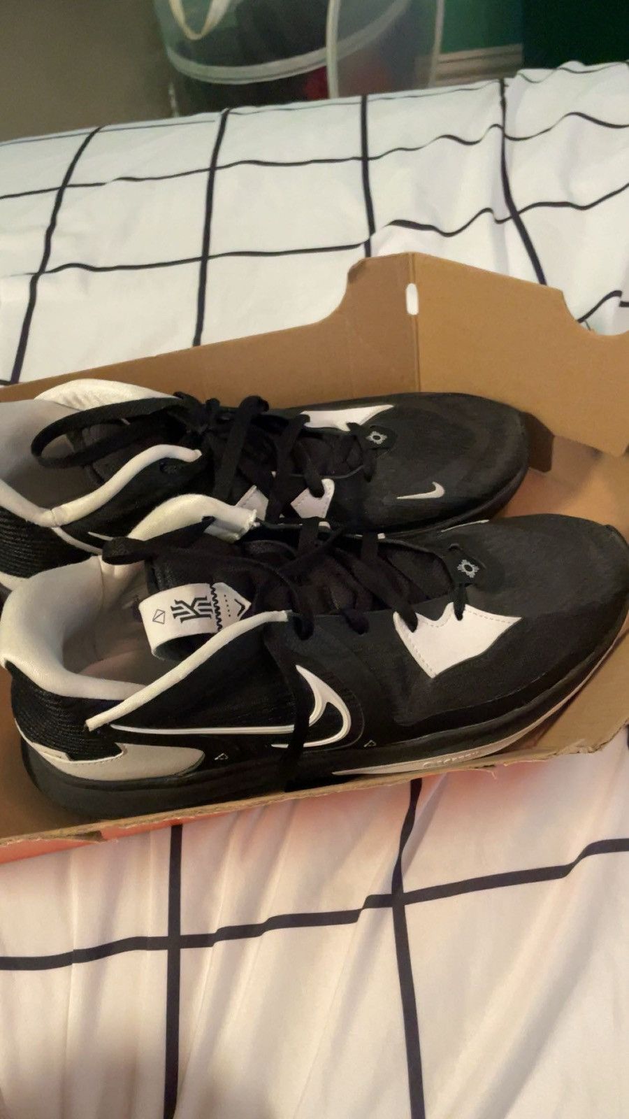 Nike nike kyrie 5 low black tb Size US 13 / EU 46 - 1 Thumbnail