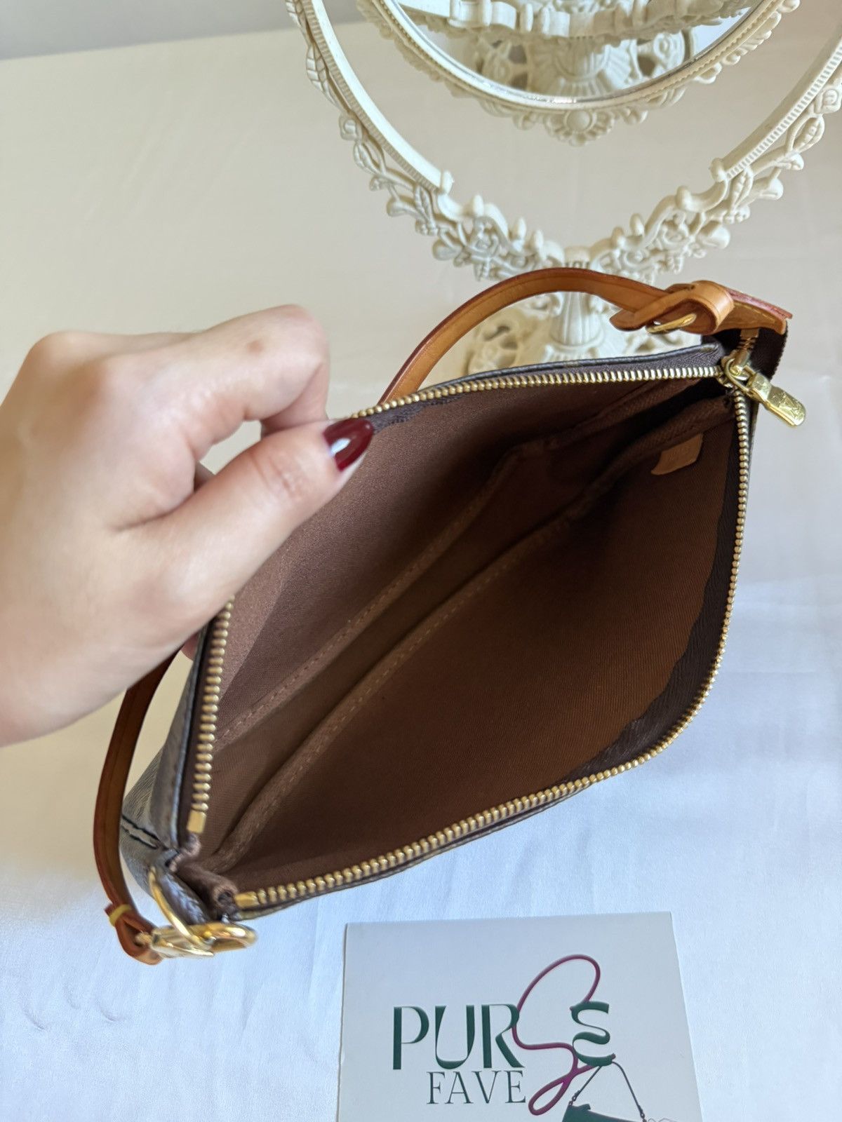 Louis Vuitton Authentic LOUIS VUITTON Pochette Brown Canvas Shoulder Bag Size ONE SIZE - 7 Thumbnail