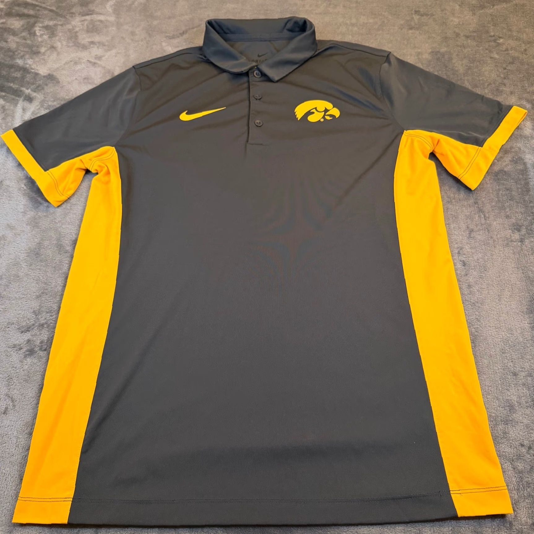 Nike Nike Dri-FIT Polo Shirt Mens Medium Gray Yellow College University Hawkeyes NCAA Sideline Athletic Casual/Activewear Shirt Size US M / EU 48-50 / 2 - 3 Thumbnail