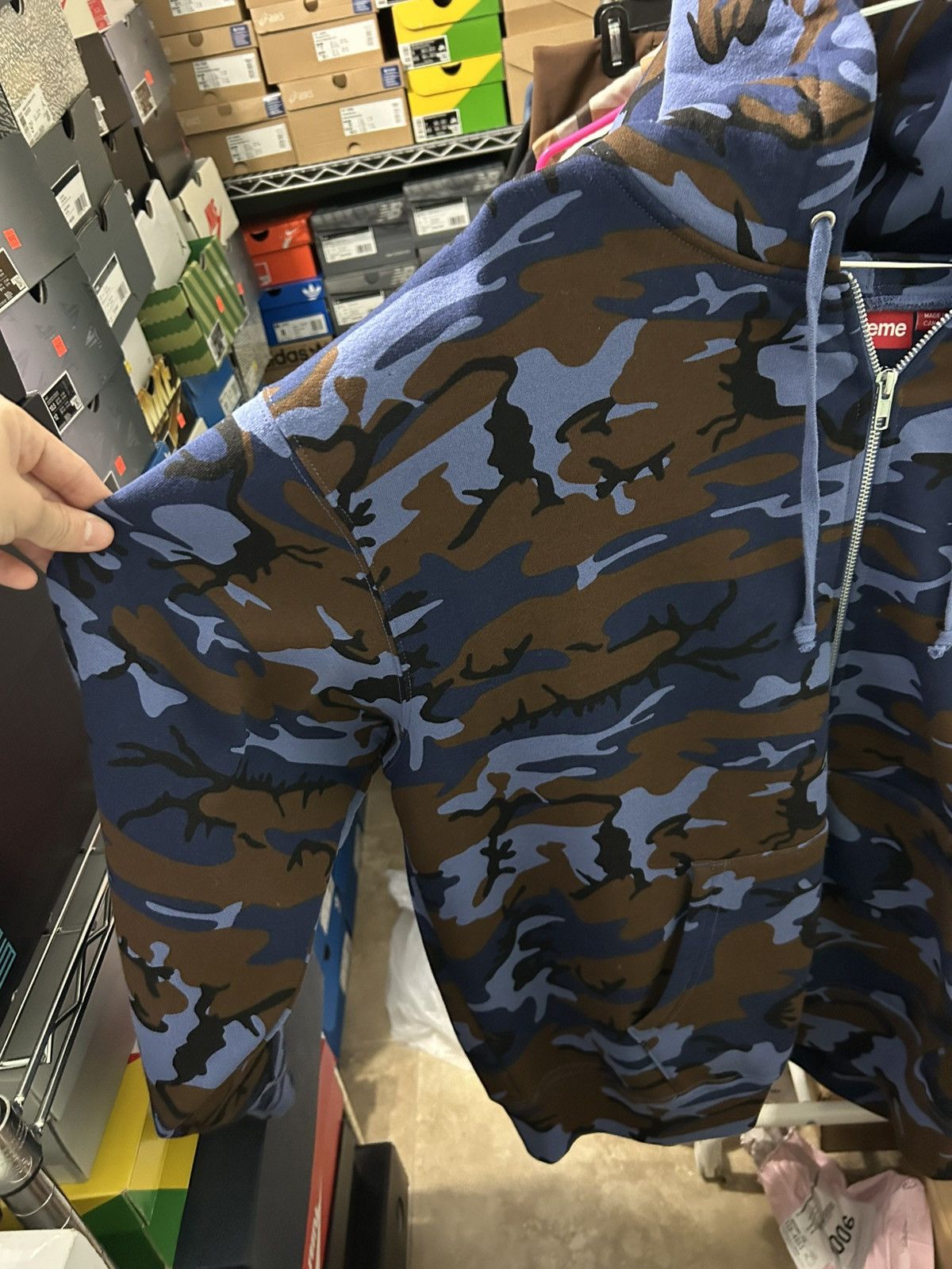 Supreme Supreme small box logo Blue camo brand new!! Size Large Size US L / EU 52-54 / 3 - 2 Thumbnail
