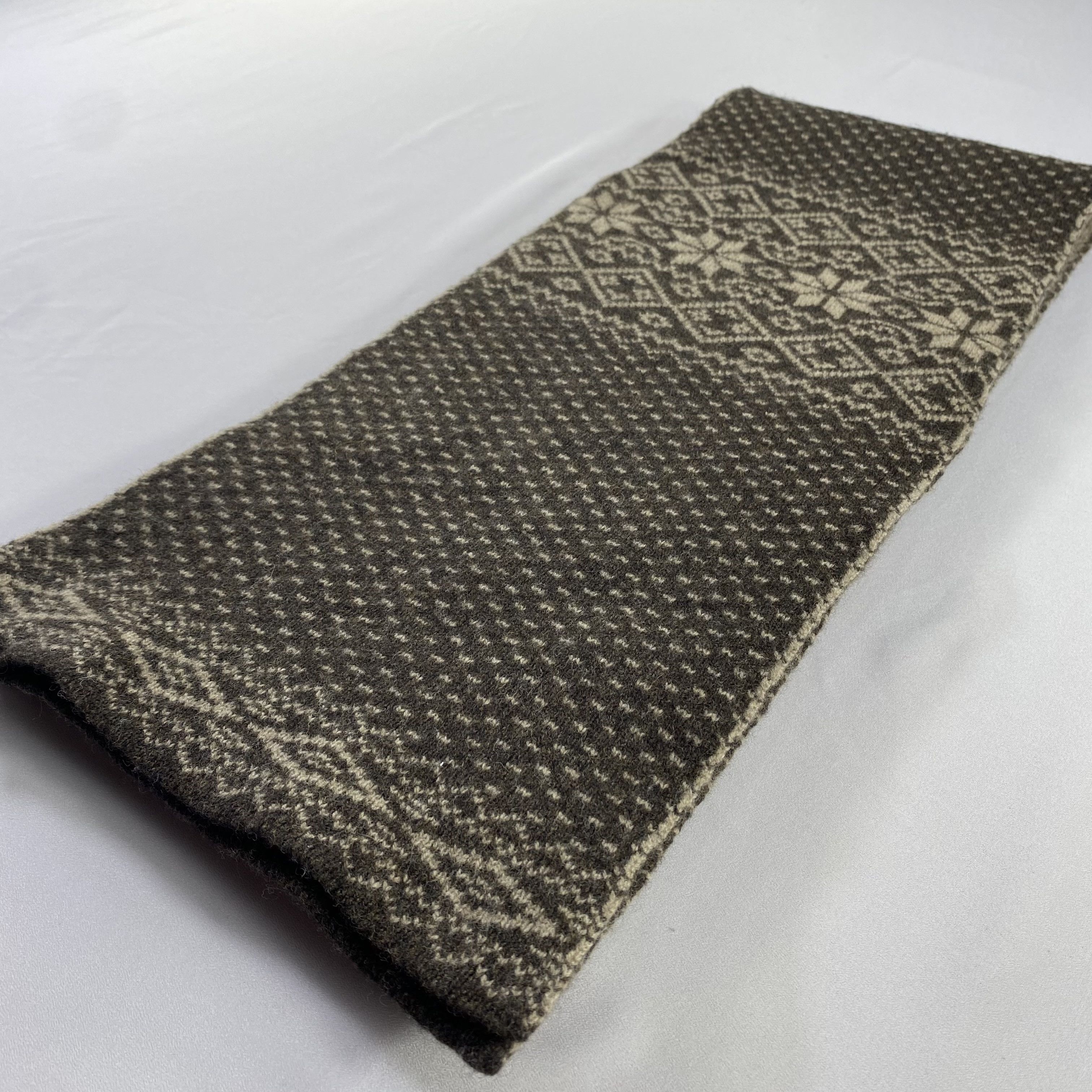 Designer Gilbert Wilson Of Hawick Neck Wrap Wool Muffler Size ONE SIZE - 3 Thumbnail