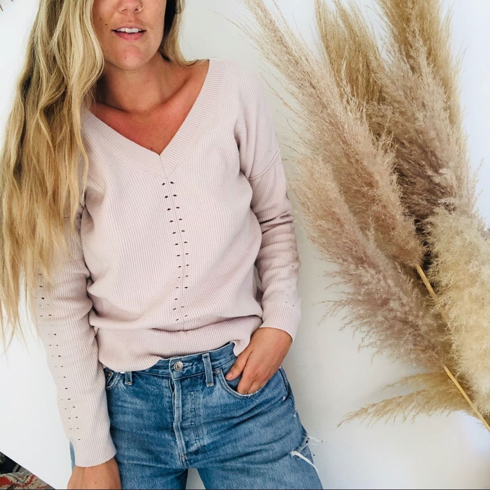 Topshop TOPSHOP Pale Pink Blush VNeck Oversize Slit Pullover Sweater Size XS / US 0-2 / IT 36-38 - 2 Thumbnail
