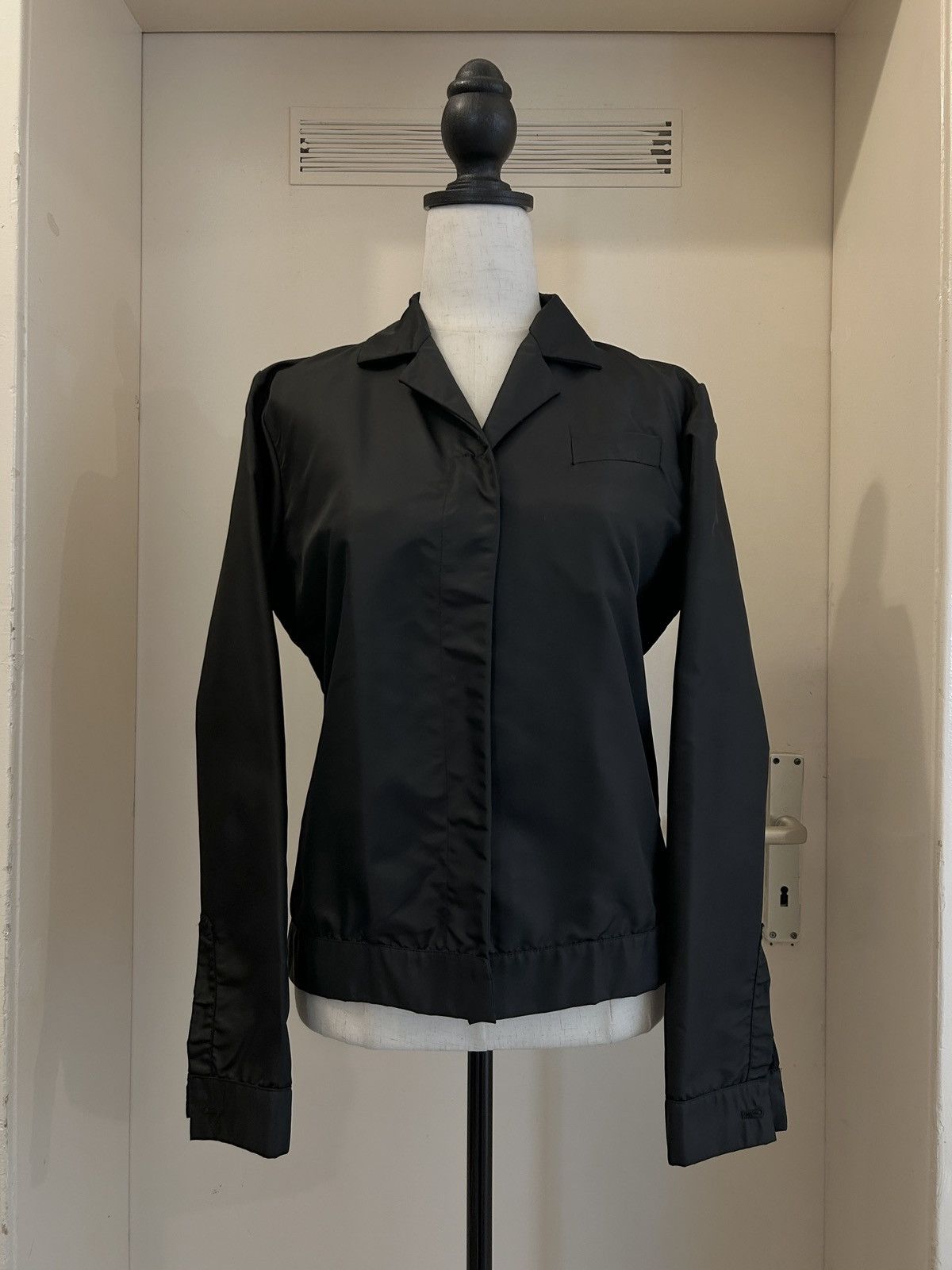 Helmut Lang Helmut Lang 1996 minimalistic nylon blazer Size M / US 6-8 / IT 42-44 - 1 Thumbnail