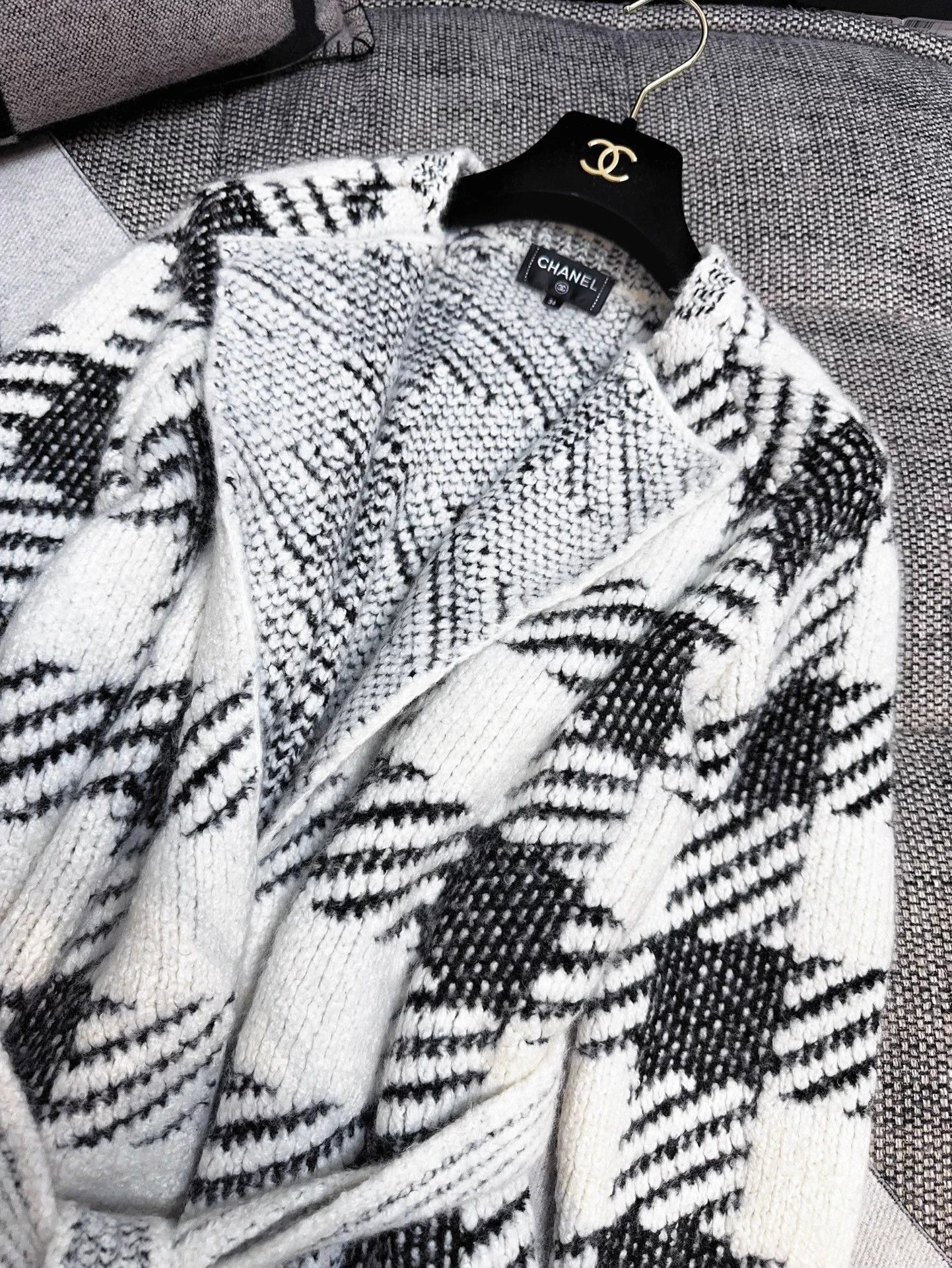 Chanel Chanel 18B Black & White Check Cardigan with Belt Size 36 Size XS / US 0-2 / IT 36-38 - 4 Thumbnail