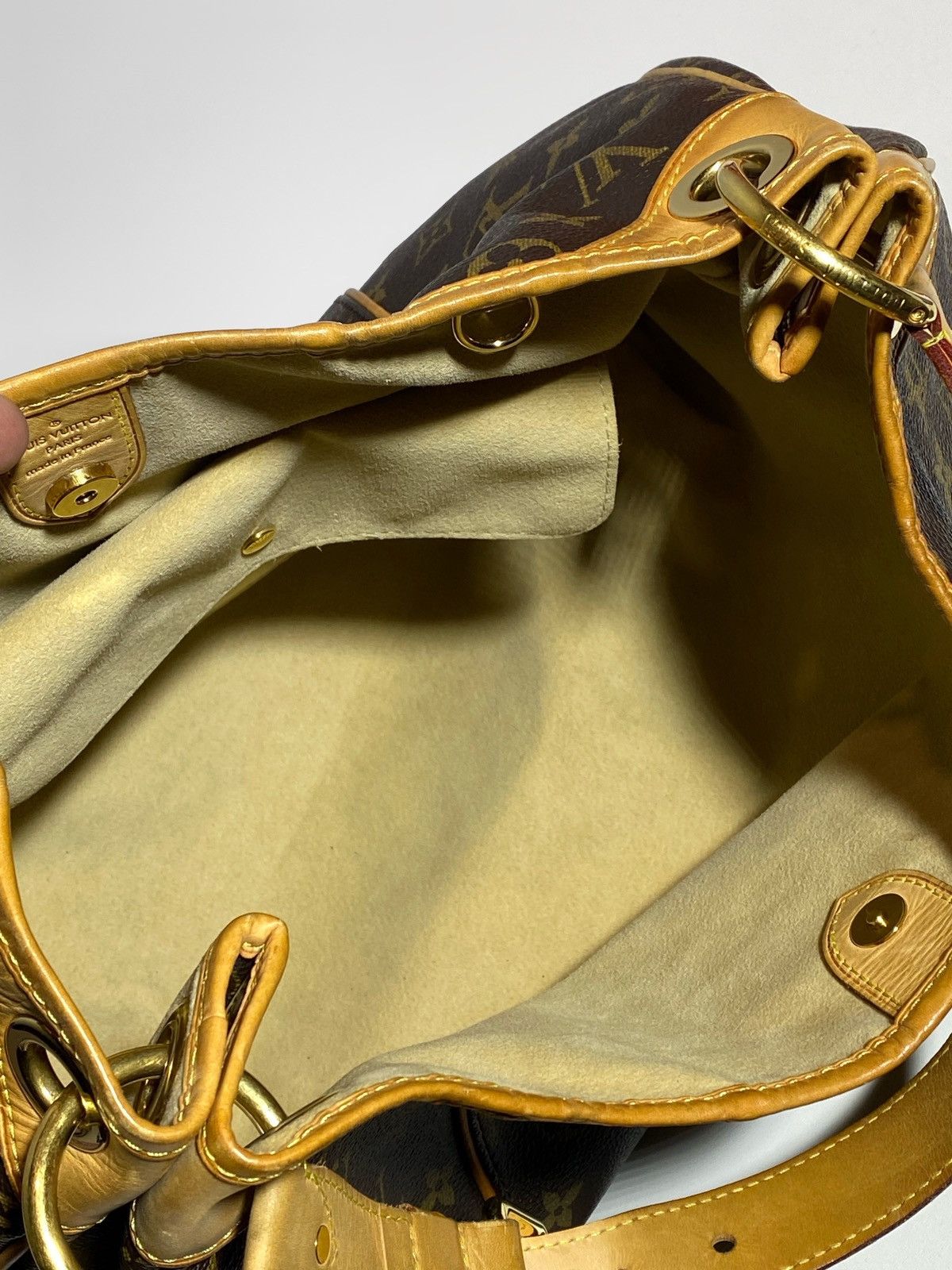 Louis Vuitton Louis Vuitton Galliera Shoulder Bag Tote Monogram Leather Size ONE SIZE - 18 Thumbnail