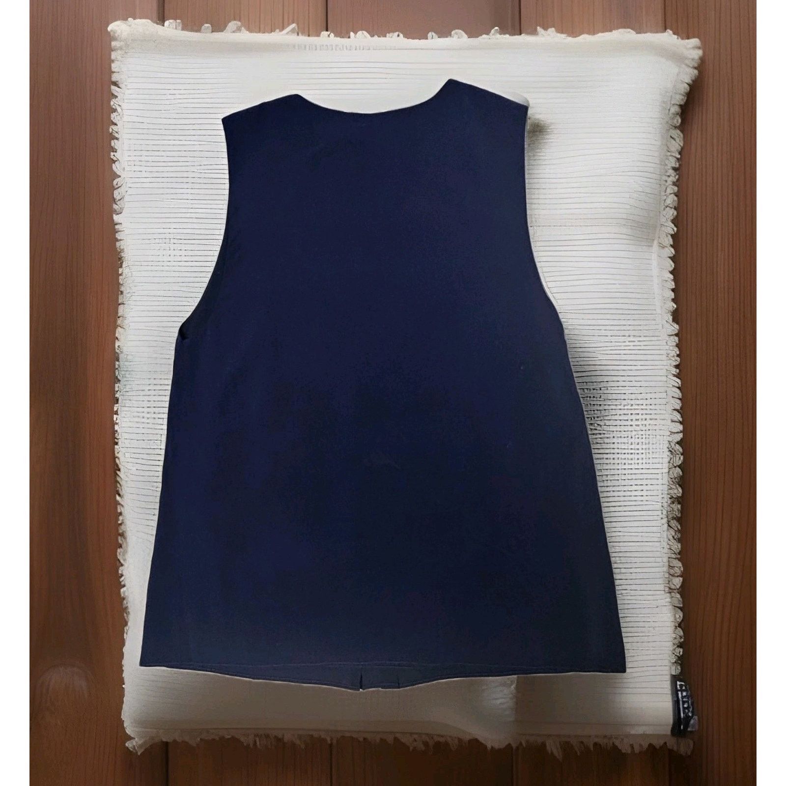 Alice + Olivia Alice + Olivia Silk Textured V-neck Sleeveless Tank XS Size XS / US 0-2 / IT 36-38 - 2 Thumbnail