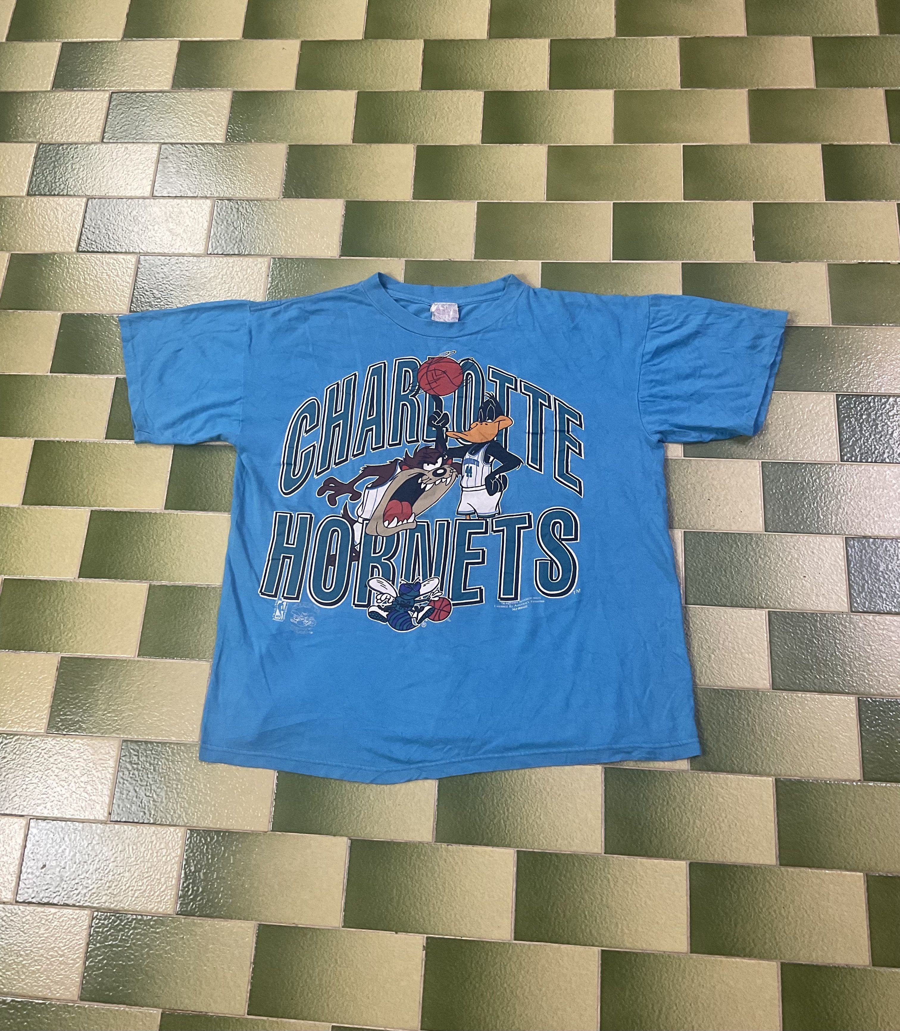 NBA Vintage 1993 NBA Charlotte Hornets Looney Tunes Tshirt Taz Size US XL / EU 56 / 4 - 1 Thumbnail