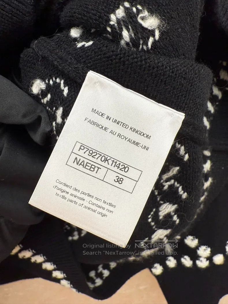 Chanel Chanel 25P black mother-of-pearl buckle cashmere cardigan Size XS / US 0-2 / IT 36-38 - 4 Thumbnail