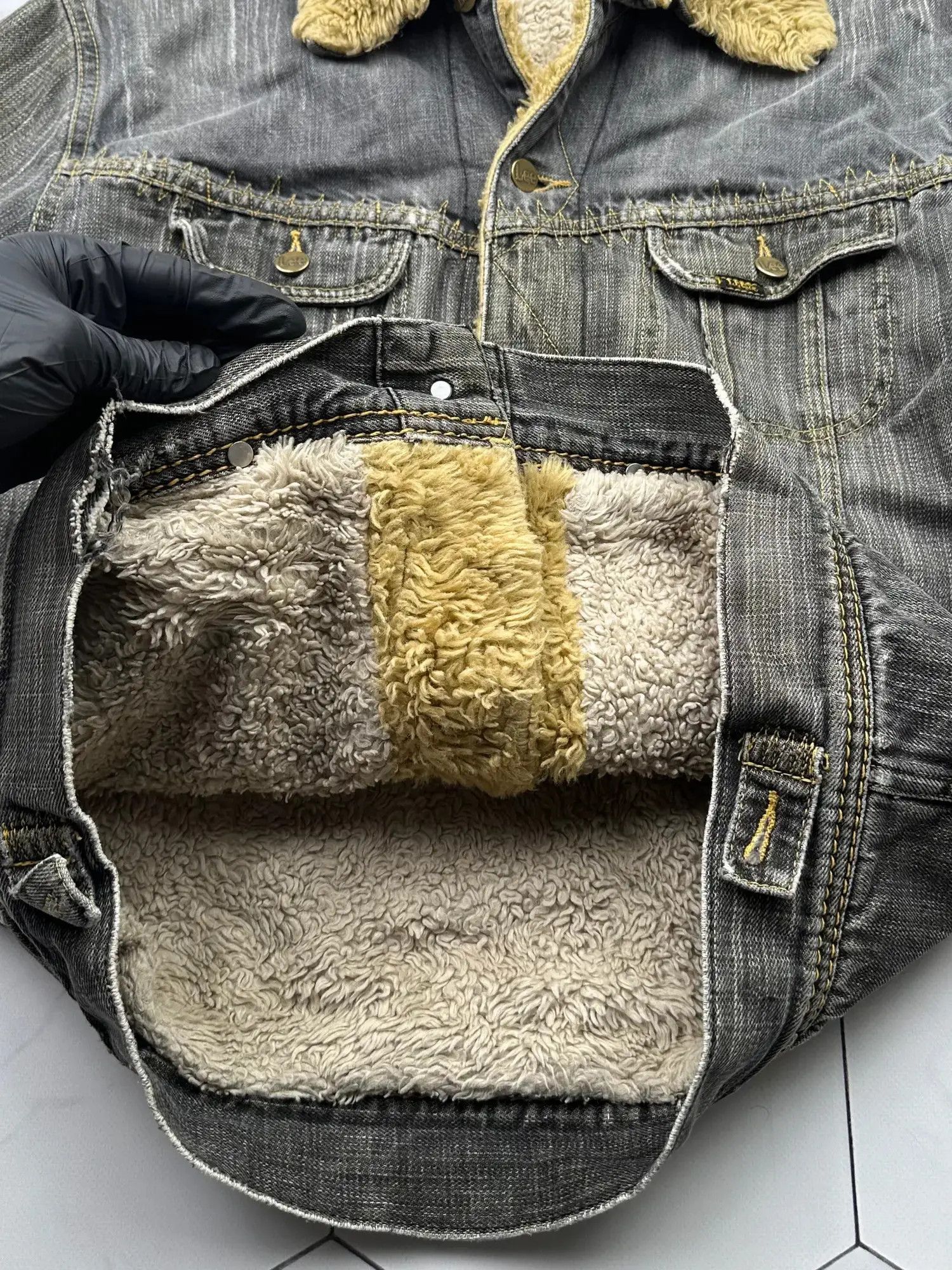 Lee Lee Thrashed Vintage Denim Jacket (B232) Size US XL / EU 56 / 4 - 6 Thumbnail
