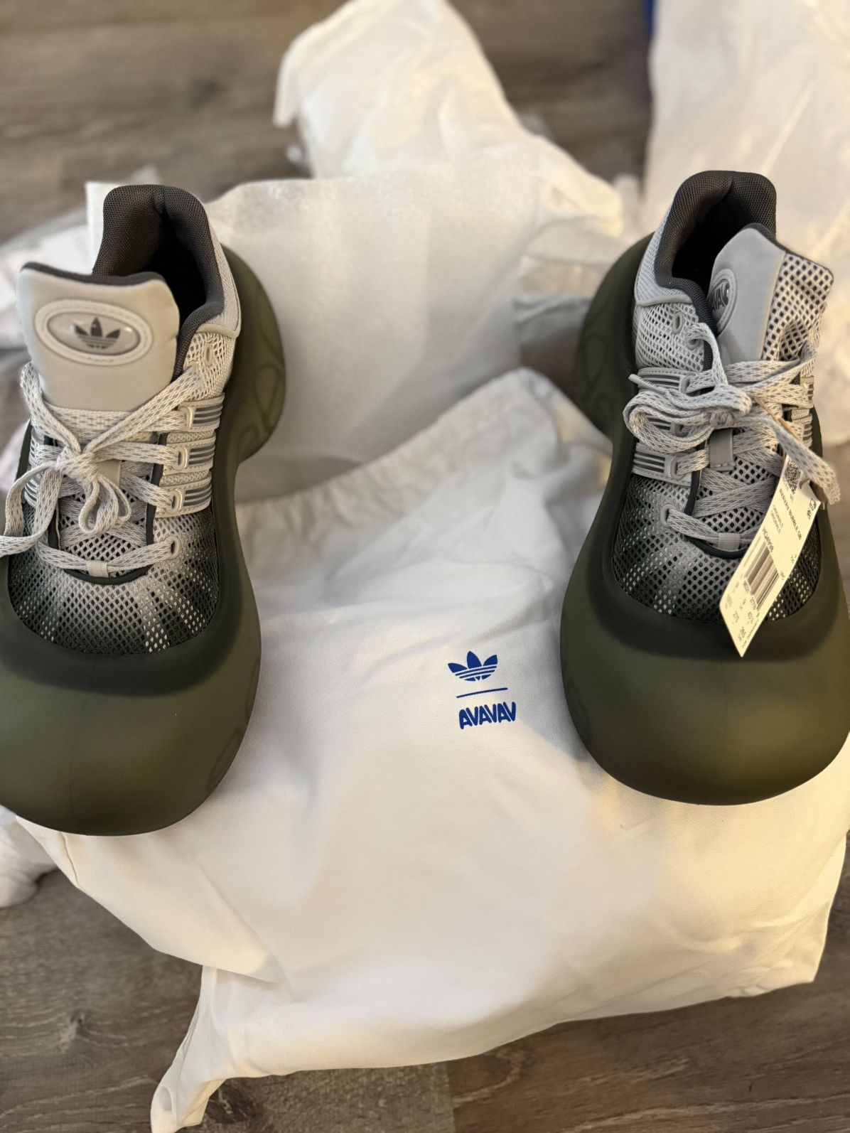 Adidas AVAVAV Adidas Size US 8.5 / EU 41-42 - 1 Thumbnail
