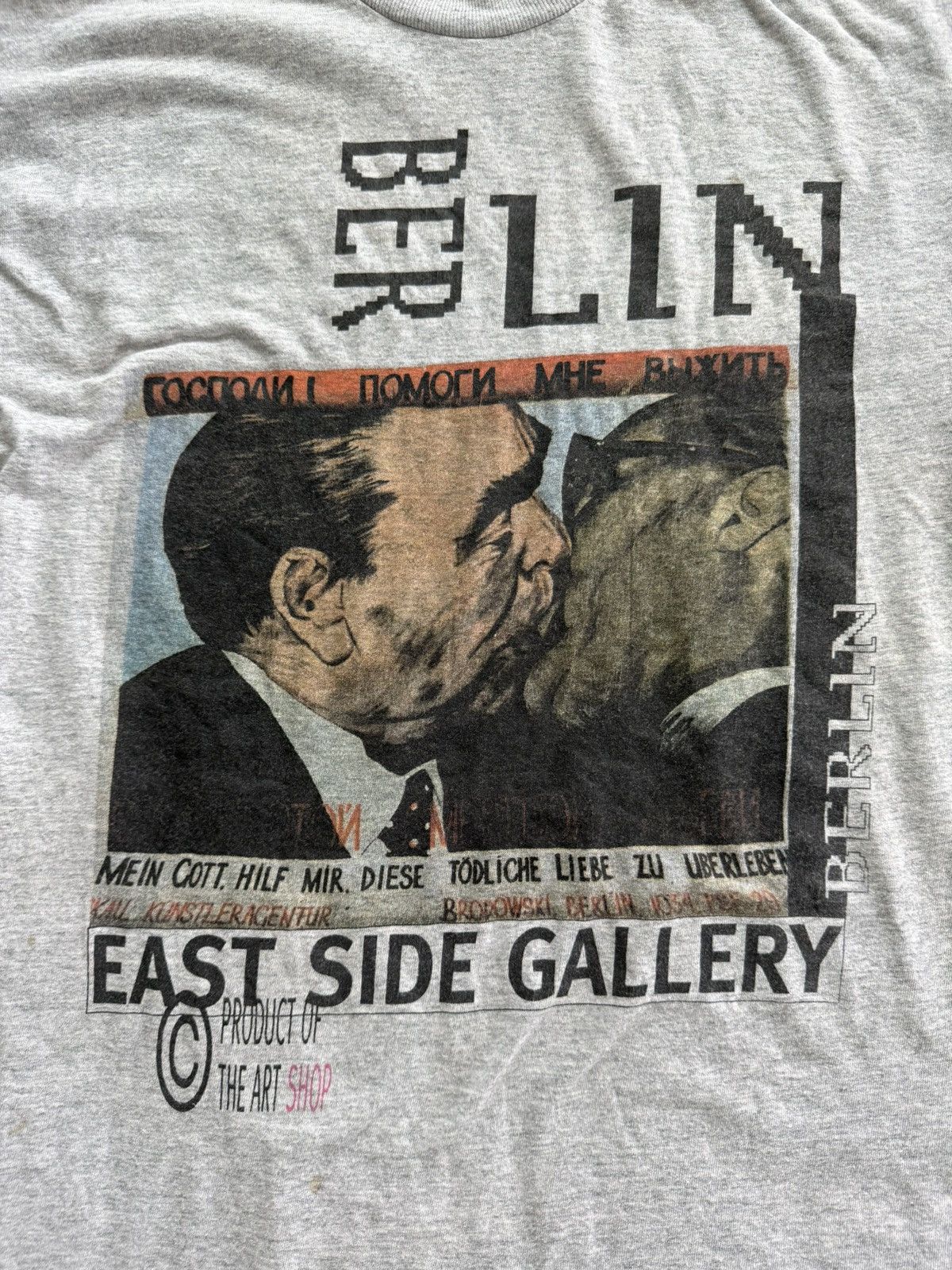 Vintage VINTAGE BERLIN PHOTO ART EAST SIDE GALLERY SCREEN STAR TAG Size US M / EU 48-50 / 2 - 3 Thumbnail
