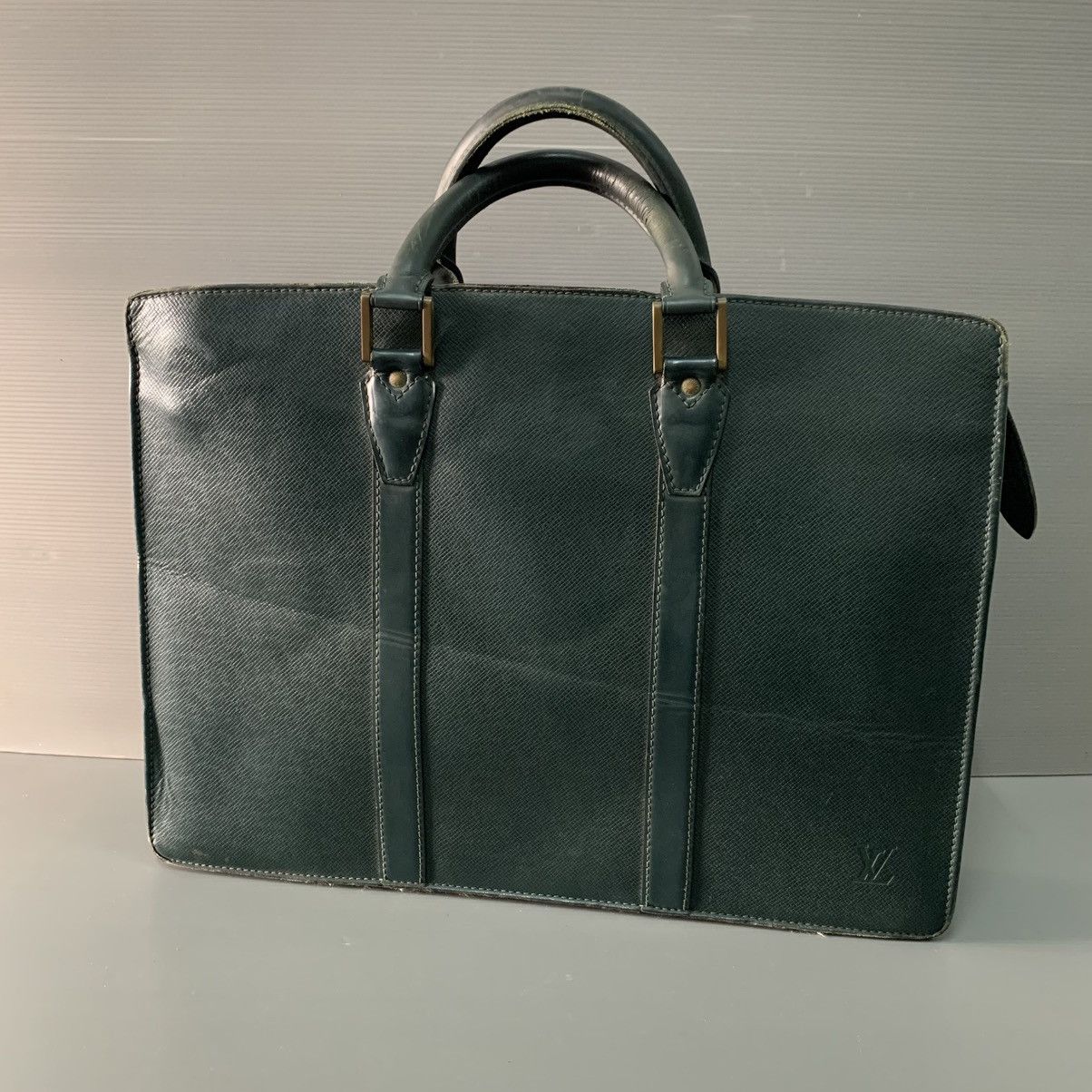 Louis Vuitton Louis Vuitton Taiga Green Briefcase Size ONE SIZE - 1 Thumbnail