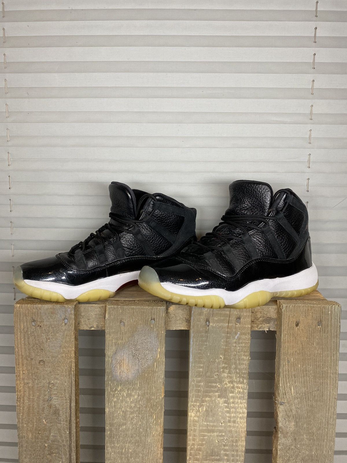 Jordan Brand Black and white Jordan sports shoes Size US 5.5 / EU 38 - 2 Thumbnail