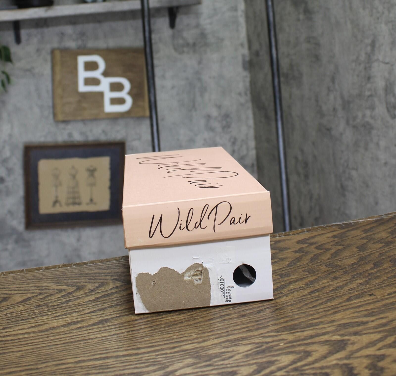 Other Nwt Wild Pair Flat Sandals Embellished Black / Natural 8m Size US 8 / IT 38 - 6 Thumbnail