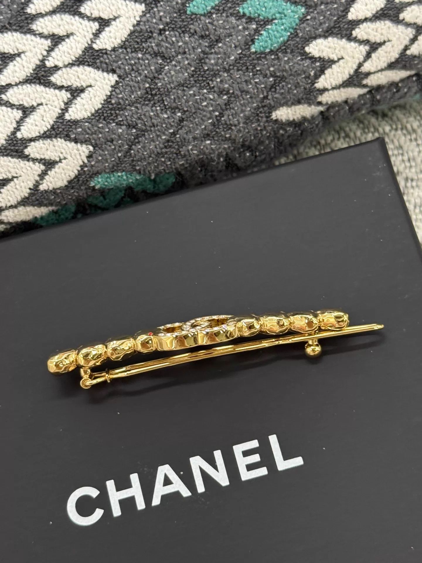Chanel Chanel Gold Heart Hair Clip Mint Size ONE SIZE - 3 Thumbnail