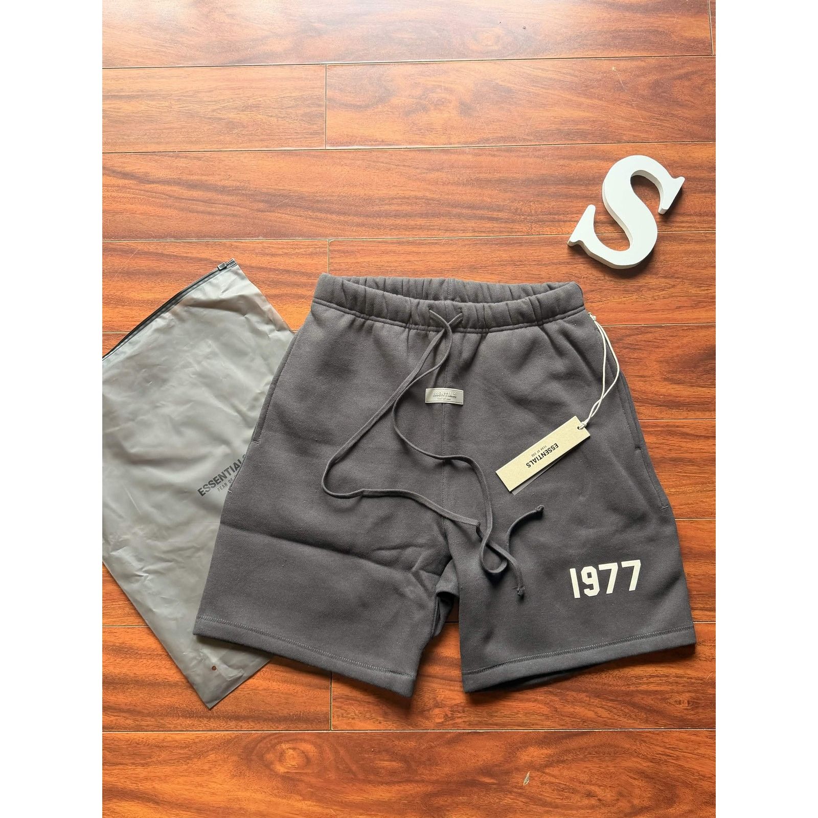 FOG Essentials Graphic Sweat Shorts Mサイズ Fear of God Fear of God Essentials Graphic Sweat Shorts Size M