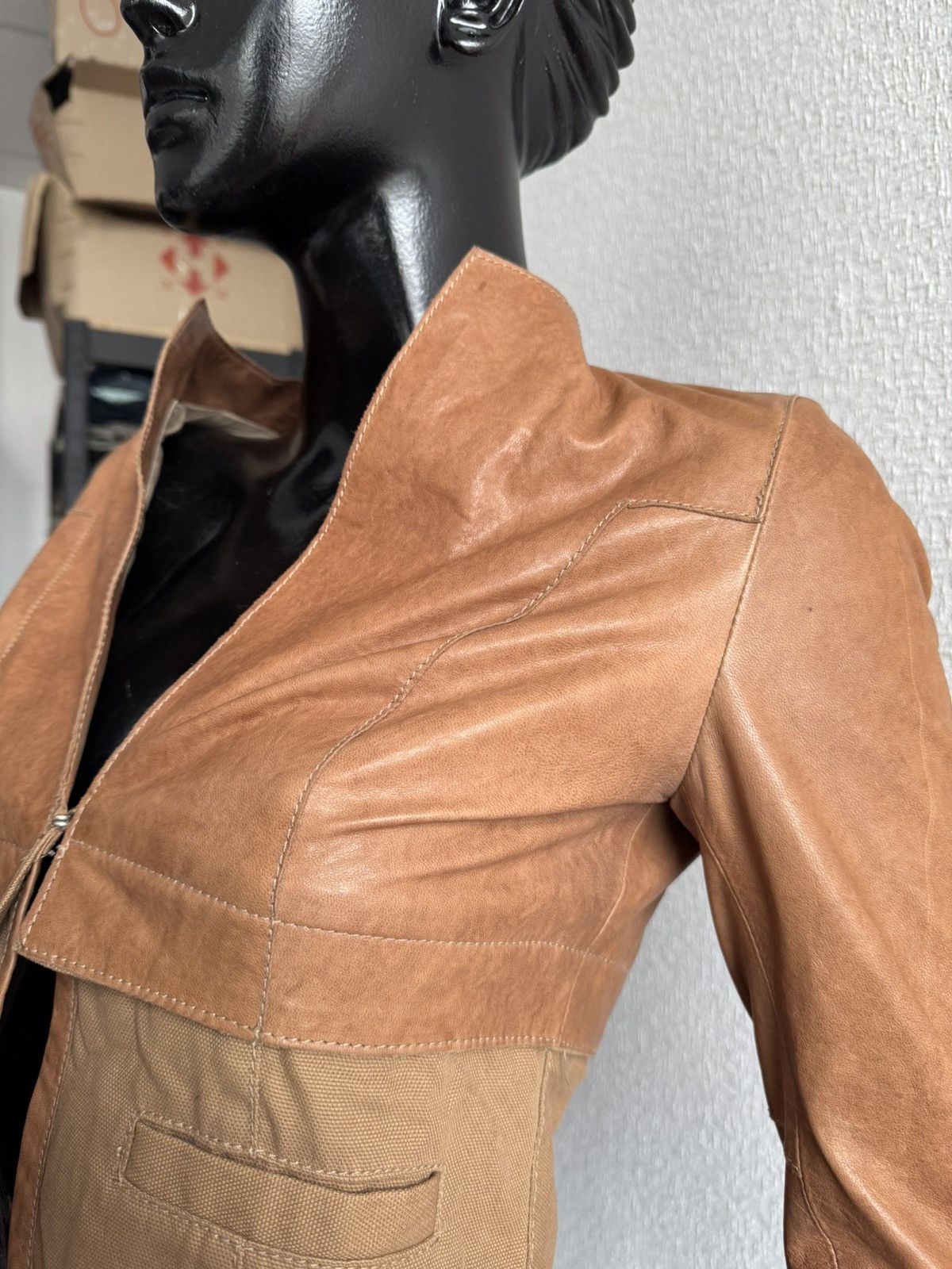 Trussardi Vintage Trussardi jacket 100% LEATHER blazer wmns Size XS / US 0-2 / IT 36-38 - 4 Thumbnail