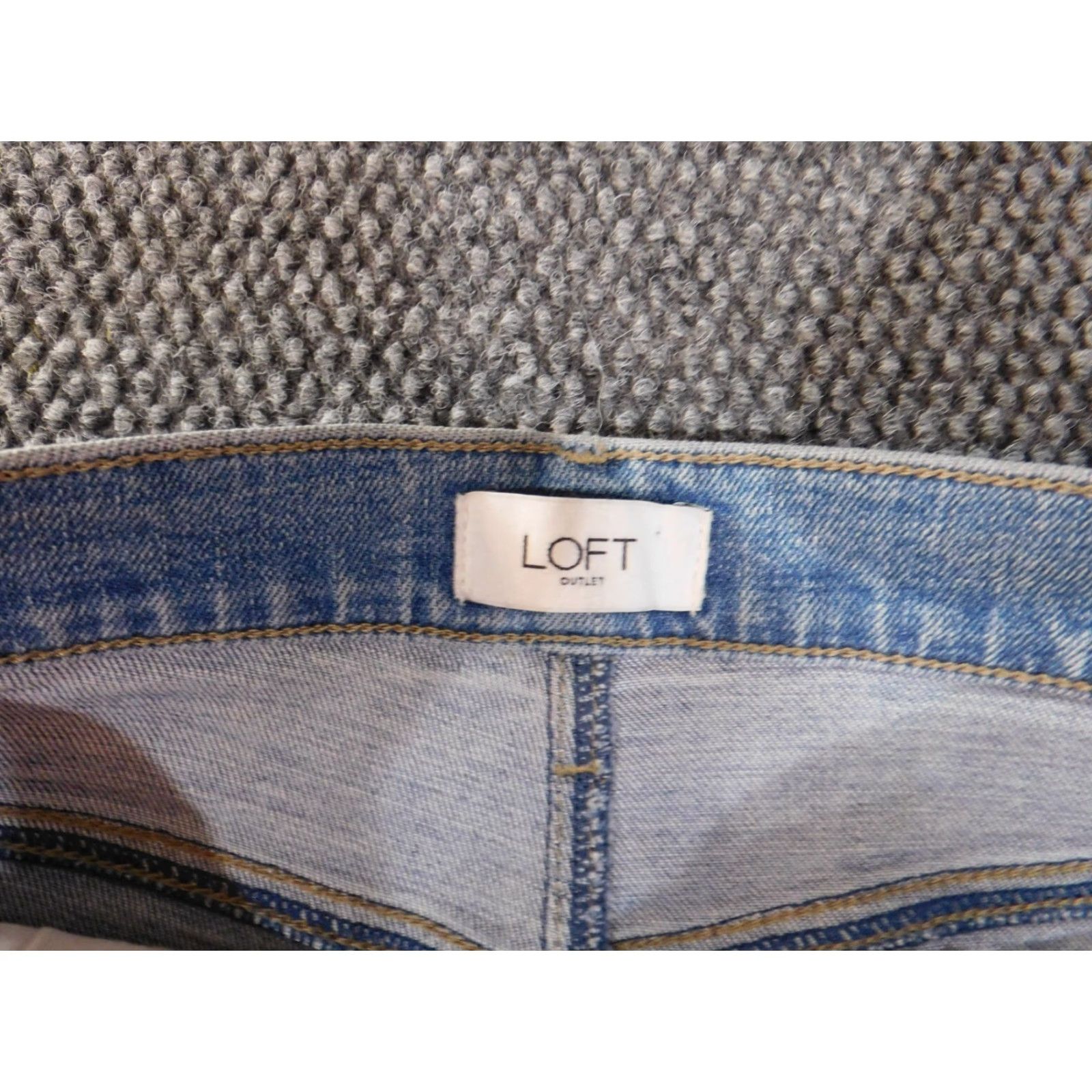 Loft LOFT Jeans size 2 blue straight Womens Regular denim Zip pockets stretch light wash 27in inseam 28in waist Modern 90s none? Size 26" / US 2 / IT 38 - 4 Thumbnail