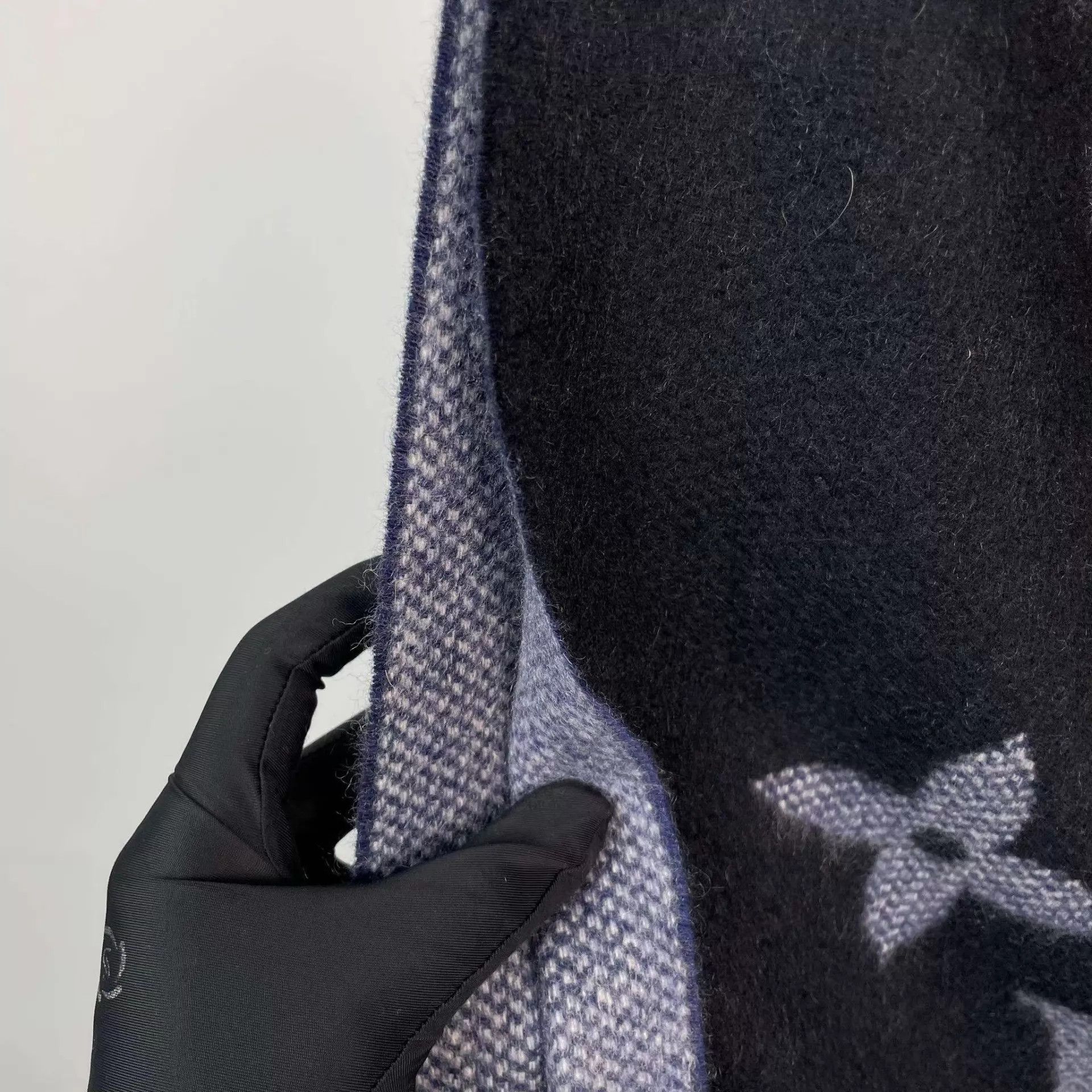 Louis Vuitton LV blue scarf Size ONE SIZE - 7 Thumbnail