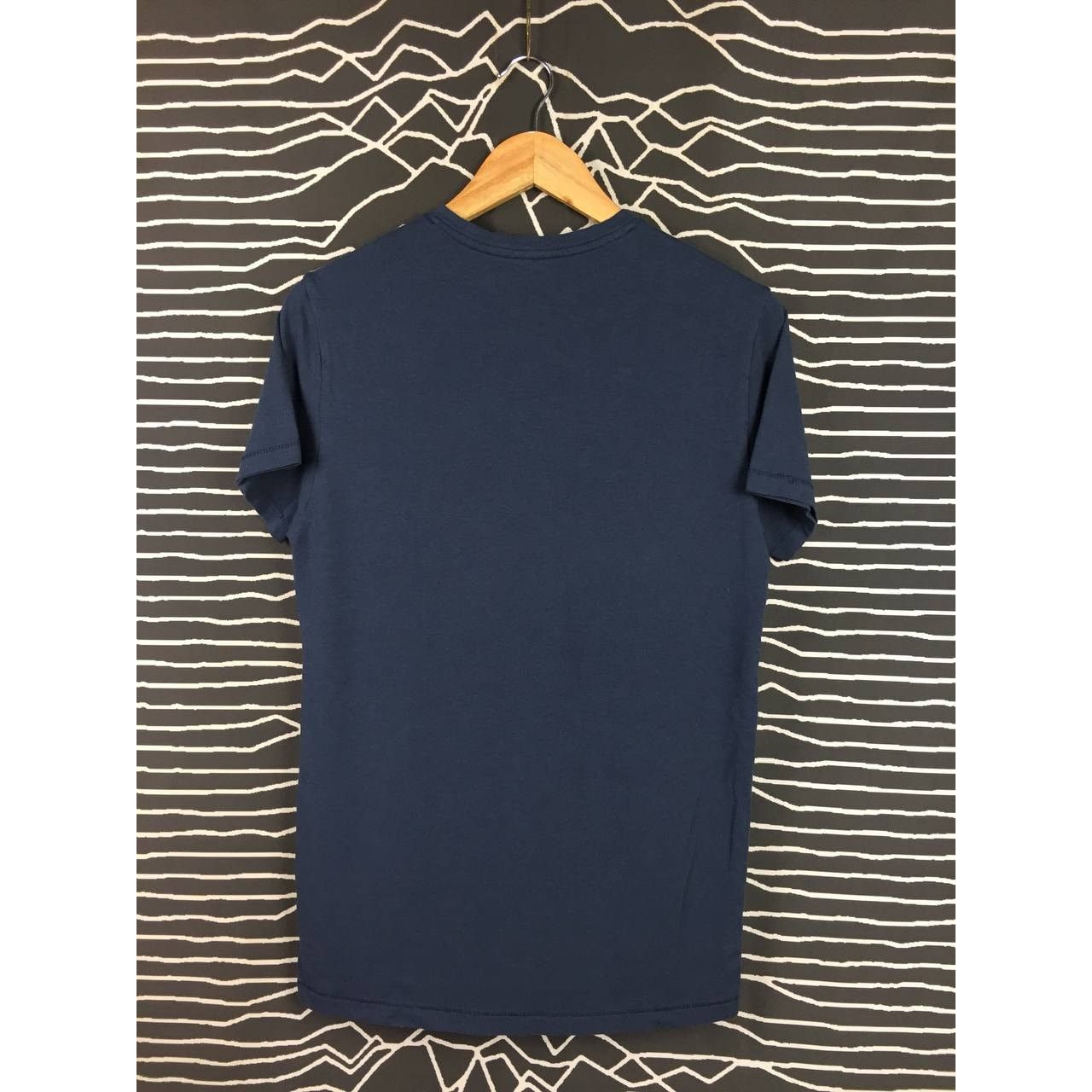 Isaac Mizrahi × Vintage Isaac Mizrahi New York Casual V-Neck Essentials Tee Size US S / EU 44-46 / 1 - 5 Thumbnail