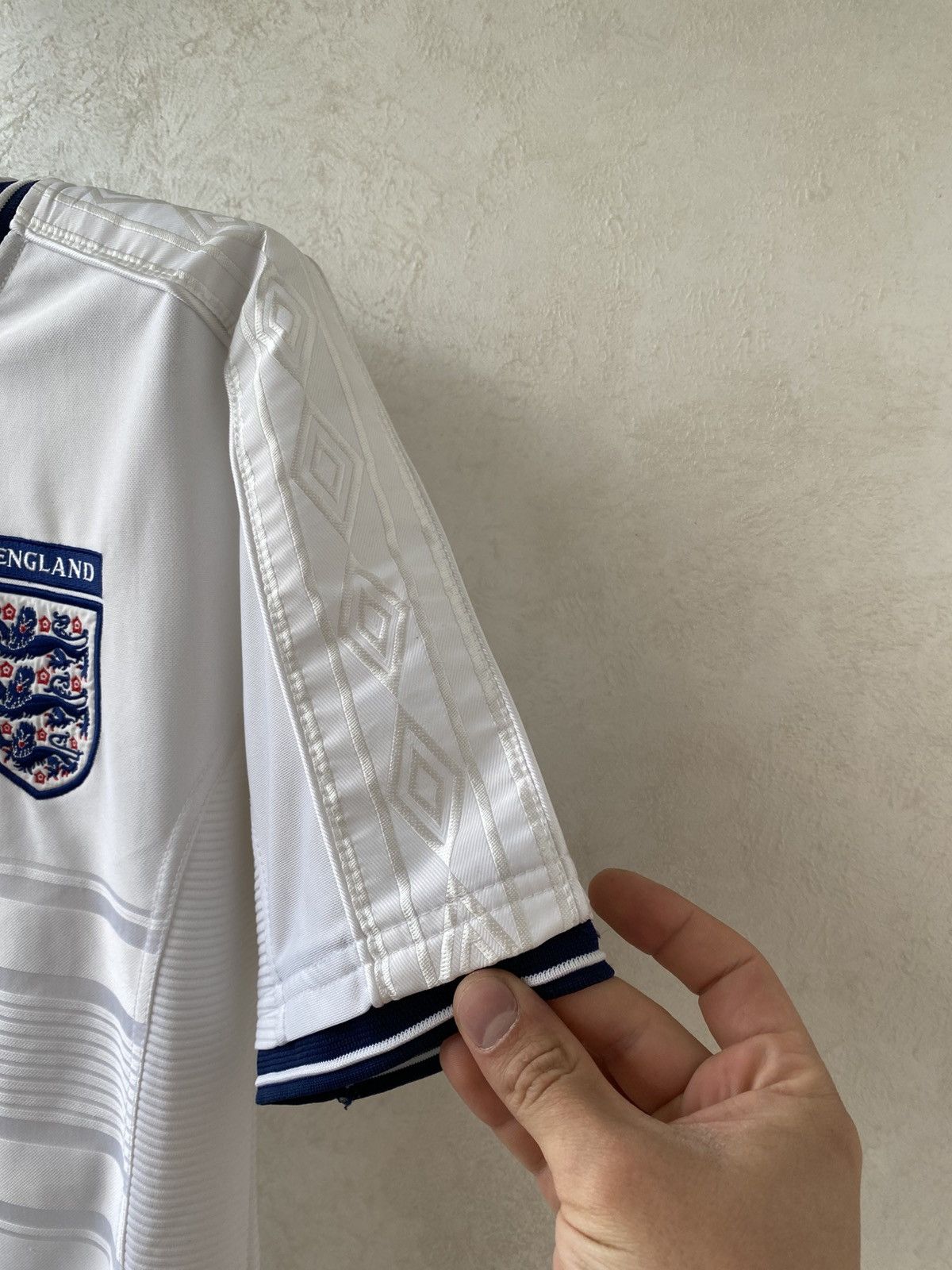 Umbro Vintage UMBRO England 1999-2001 Home Vapa Football Shirt Size US S / EU 44-46 / 1 - 9 Thumbnail