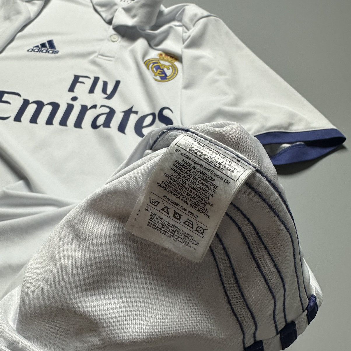 Vintage REAL MADRID ADIDAS 2016/2017 FOOTBALL HOME JERSEY #7 RONALDO Size US XL / EU 56 / 4 - 11 Thumbnail
