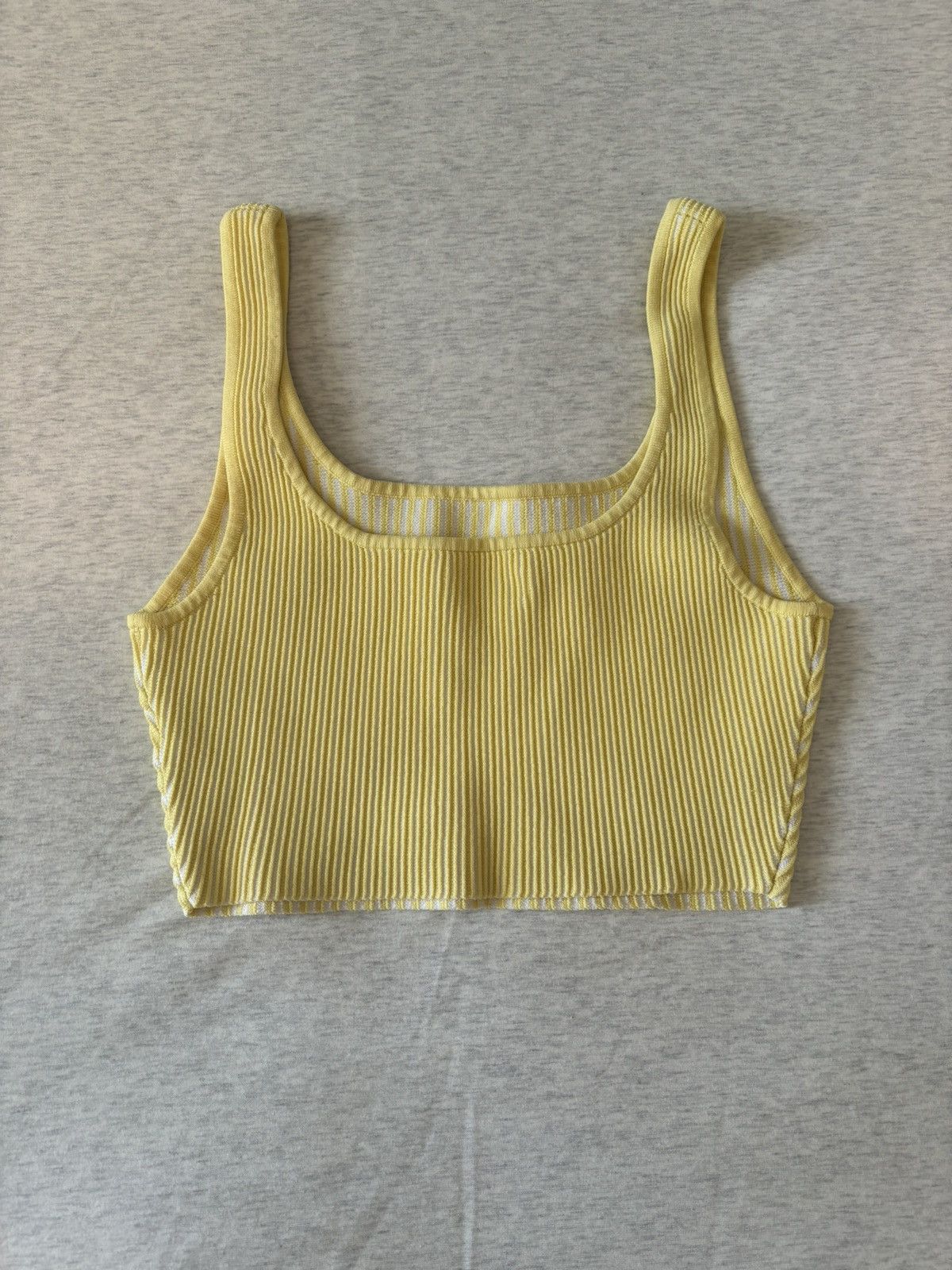 Aritzia Aritzia Babaton Yellow Sculpt Top Size M / US 6-8 / IT 42-44 - 2 Thumbnail