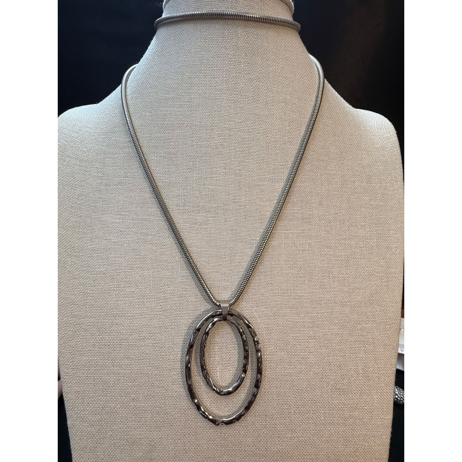 Other Macy’s Silver Tone Double Oval Pendant Snake Chain Necklace Size ONE SIZE - 1 Thumbnail