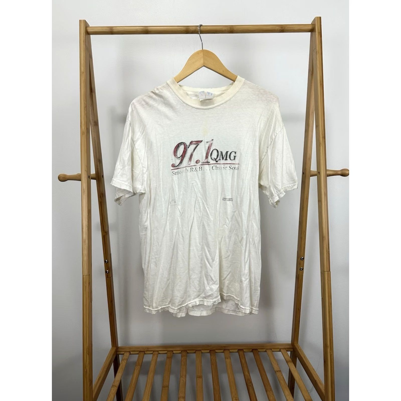 Hanes VTG 97.1 QMG Radio Station R&B Soul Worn Cotton Thrashed T-Shirt Size L Shirt Mens White Distressed 90s Size US L / EU 52-54 / 3 - 2 Thumbnail