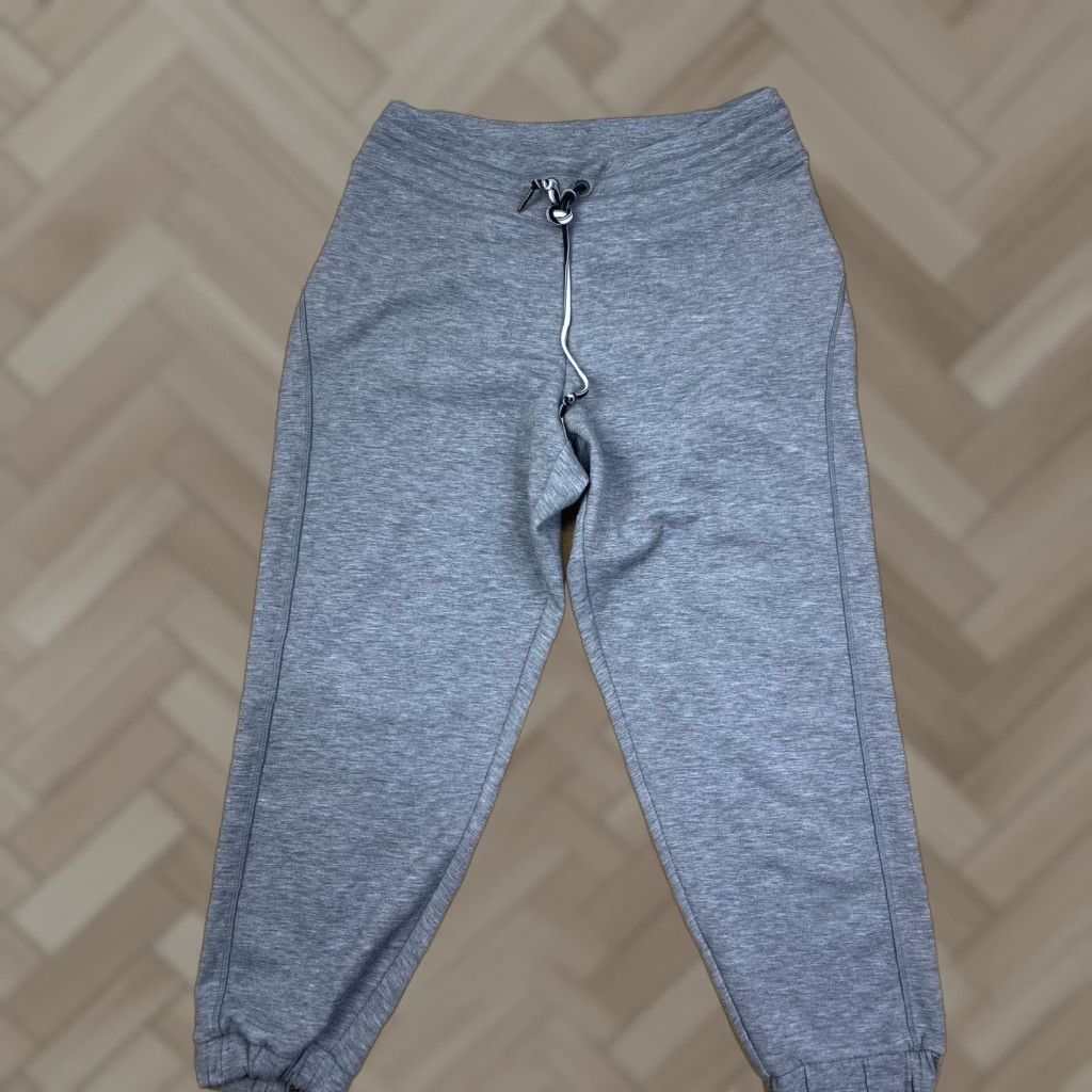 Athleta Athleta Womens Capri Joggers M Gray Activewear Yoga Casual Pants Regular Inseam 24 in Size 32" / US 10 / IT 46 - 1 Thumbnail