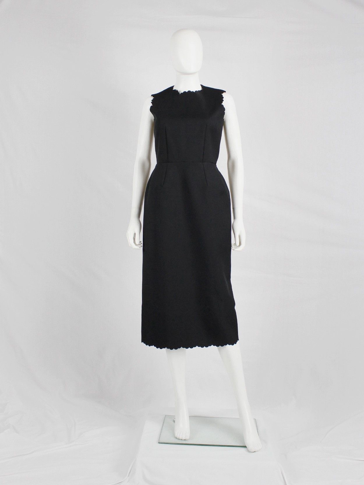 Comme des Garcons CDG BLACK DRESS WITH SCALLOPED EDGES & WIDER HIPS SPRING 99 Size M / US 6-8 / IT 42-44 - 1 Thumbnail